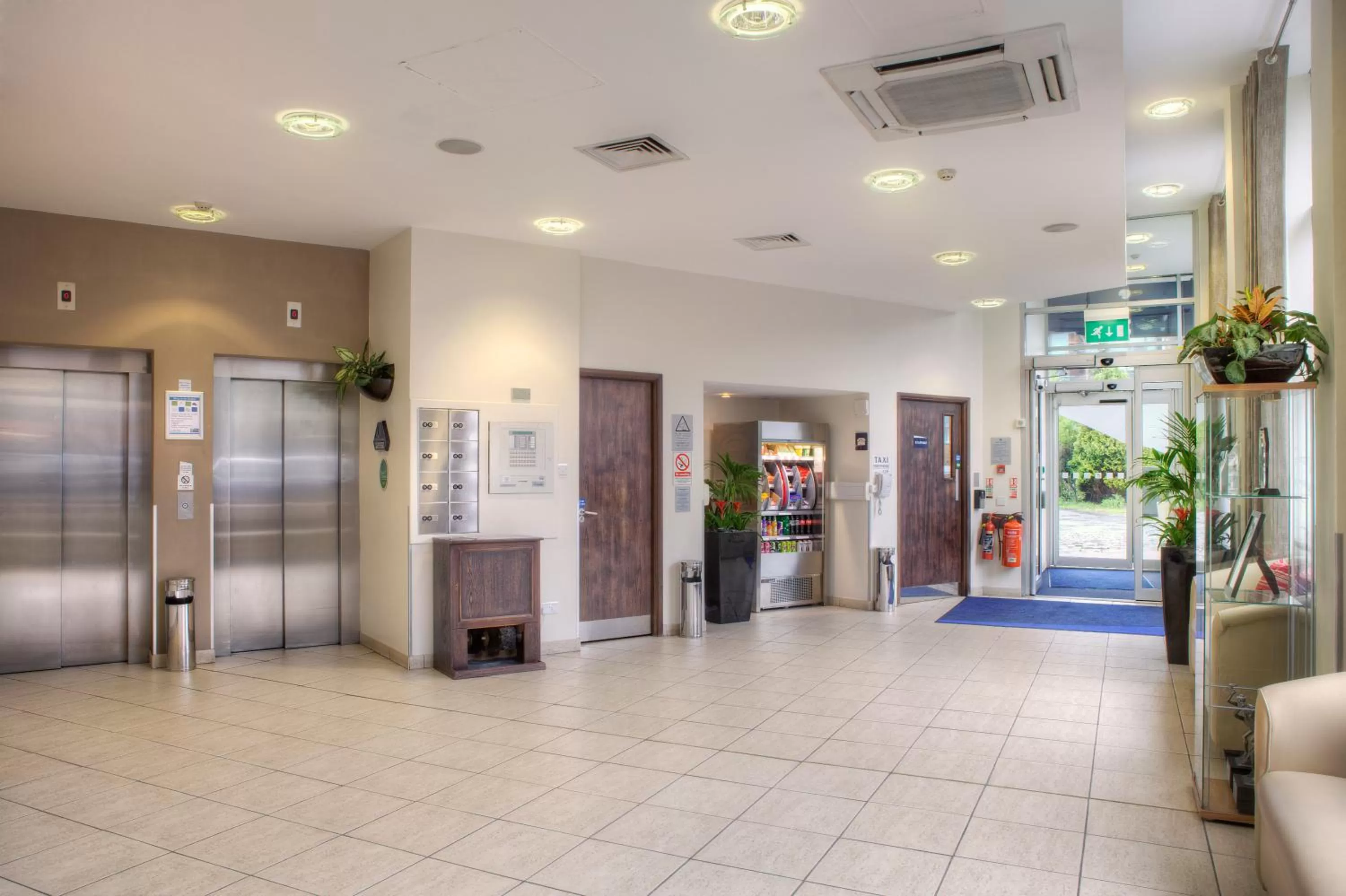 Lobby or reception in Holiday Inn Express - Glasgow - City Ctr Theatreland by IHG