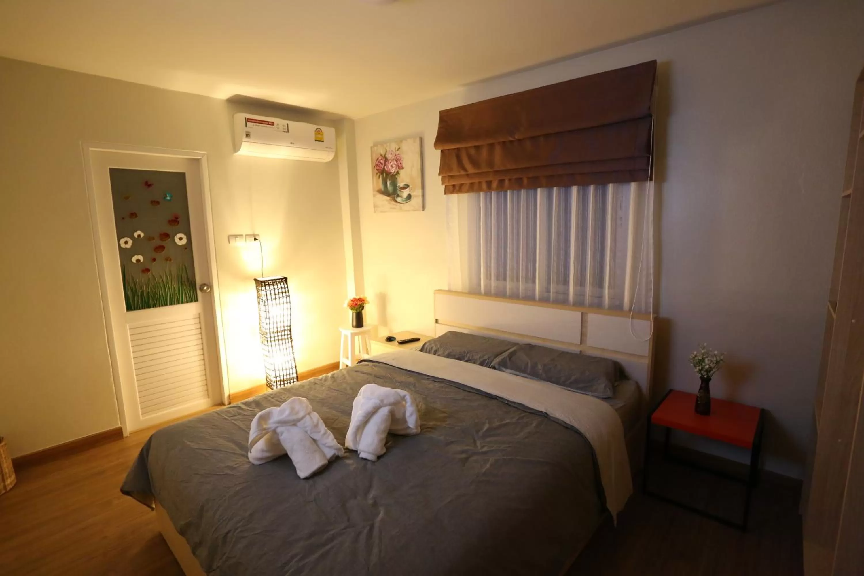 Photo of the whole room, Bed in TD Bangkok