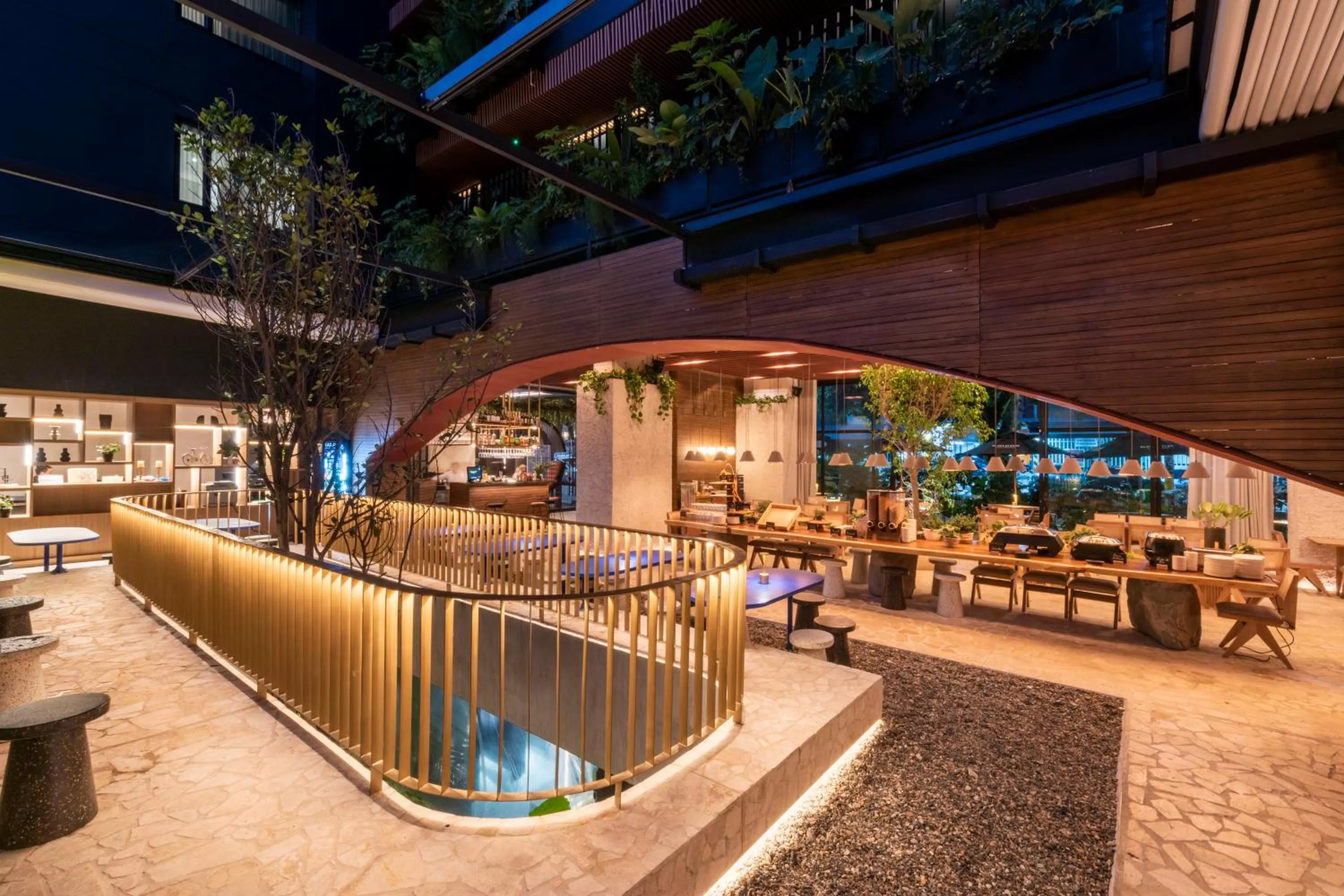 Restaurant/places to eat in Hashtag 98 Hotel By Jalo