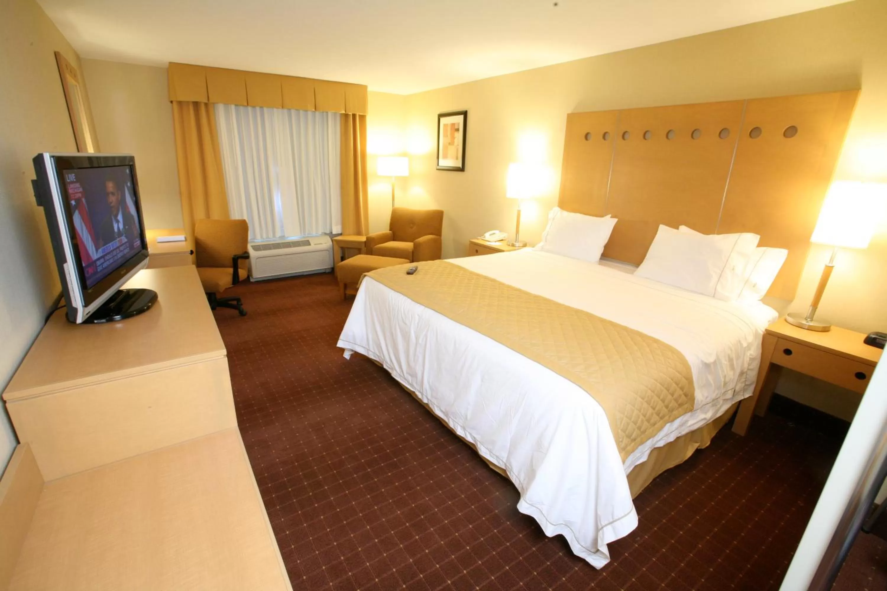 Photo of the whole room, Bed in Holiday Inn Express Saltillo Zona Aeropuerto by IHG