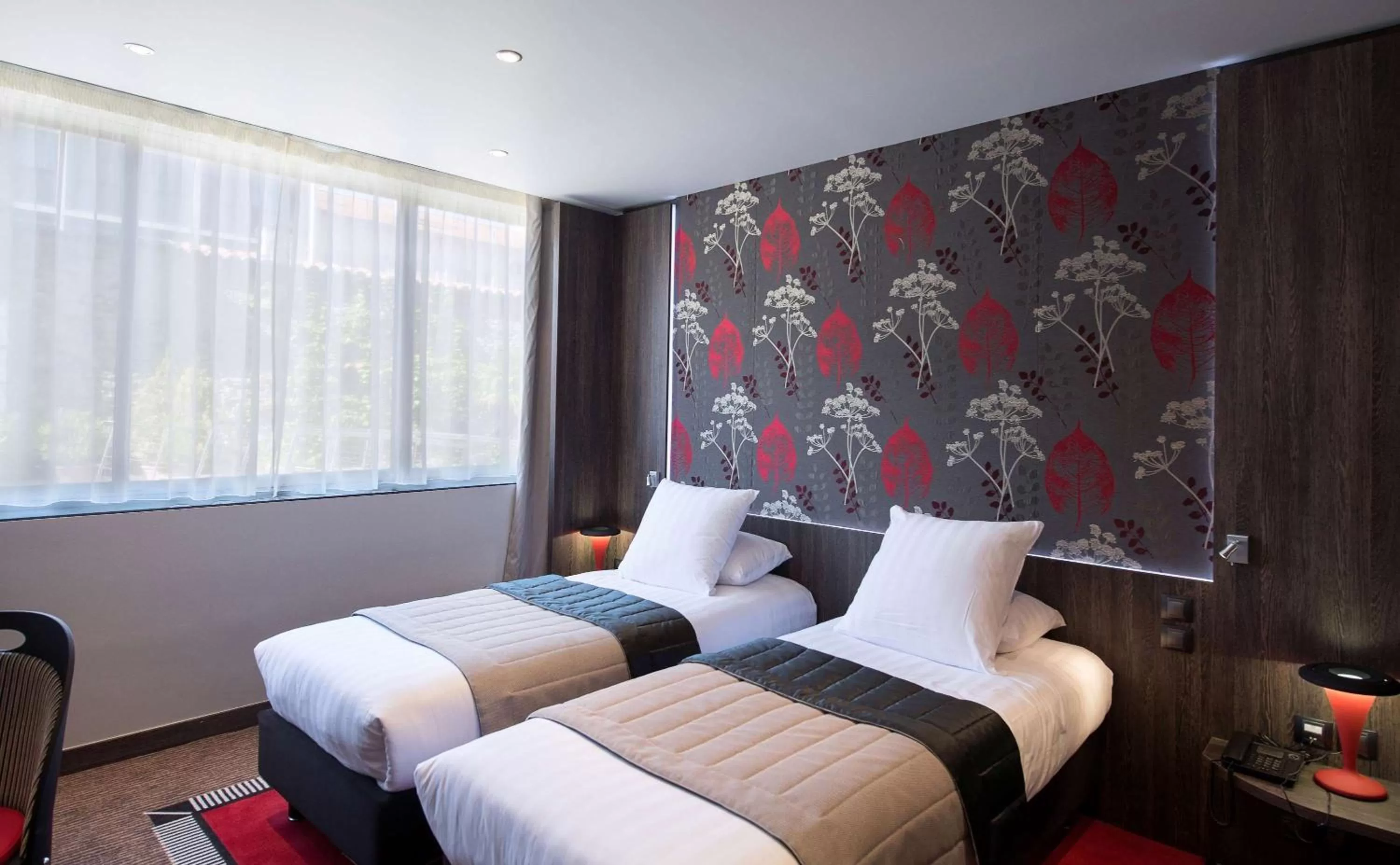 Bed in Best Western Premier Le Patio des Artistes Wellness Jacuzzi