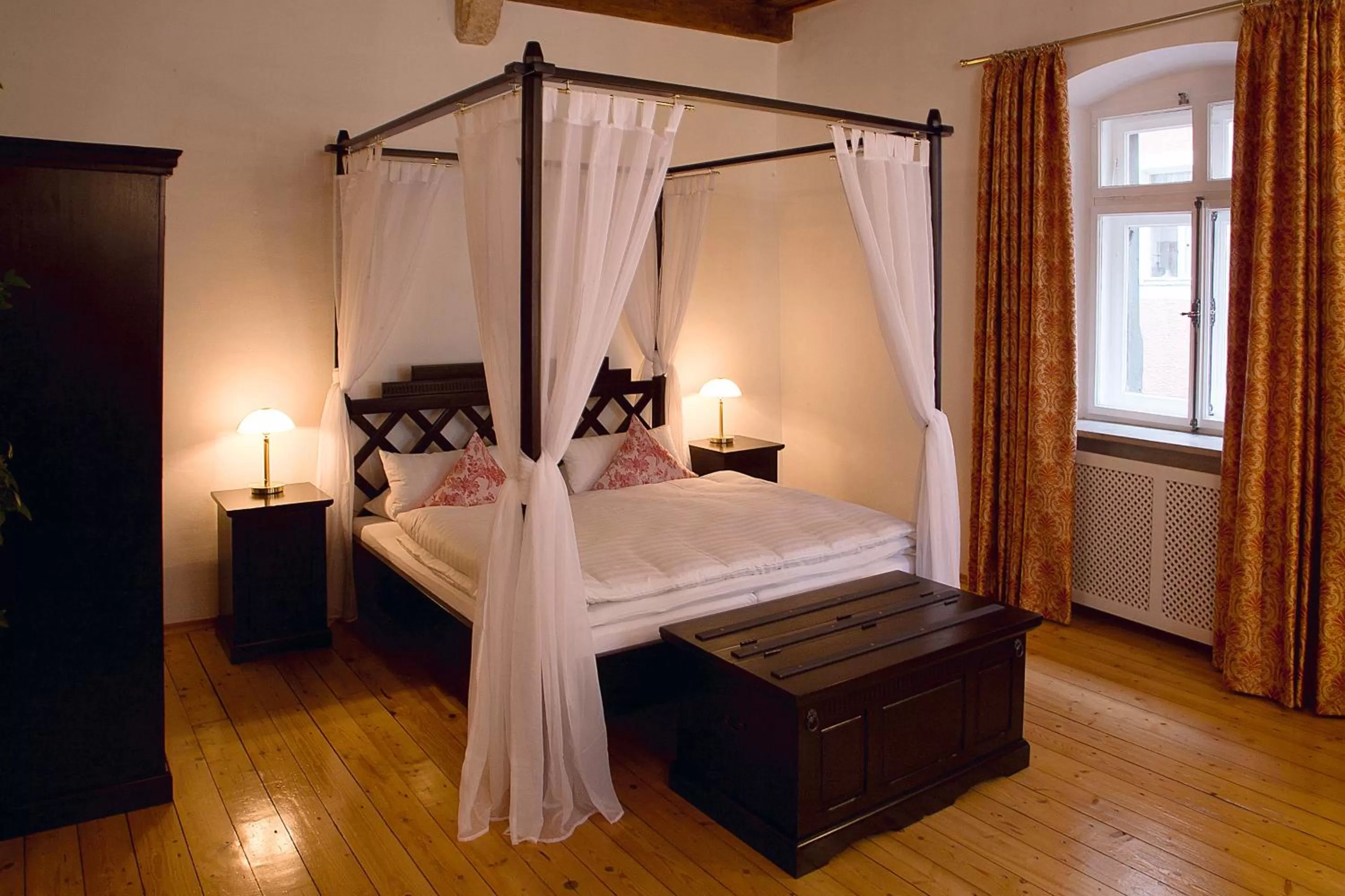 Bed in Restaurant Dicker Mann Hotel zum Blauen Krebs