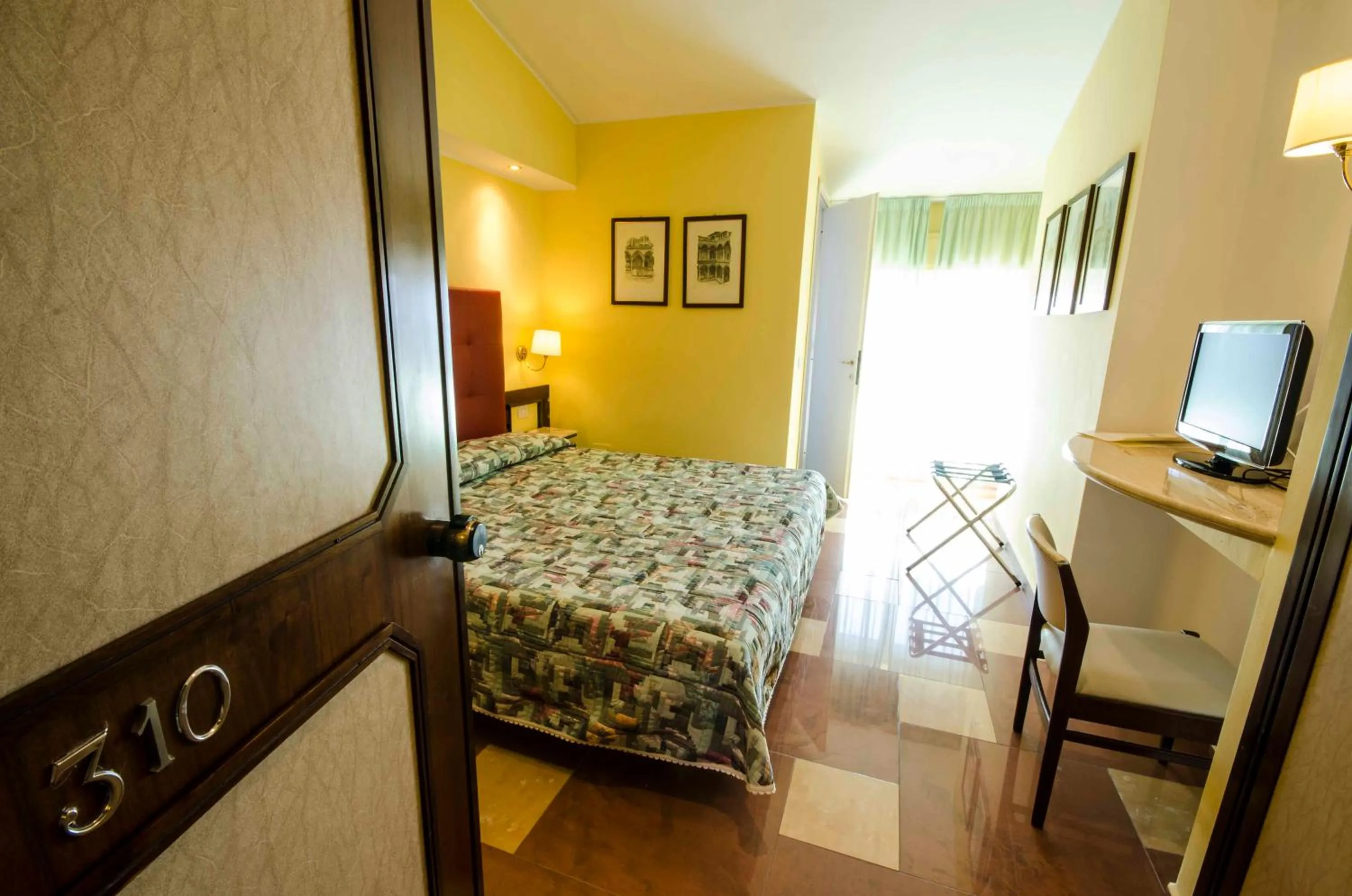 Bedroom, Bed in Hotel Tarconte