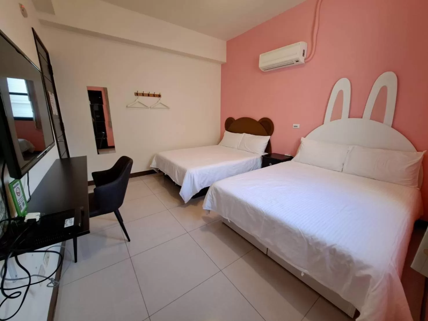 Bed in Have FUN villa -KTV BBQ Mahjong