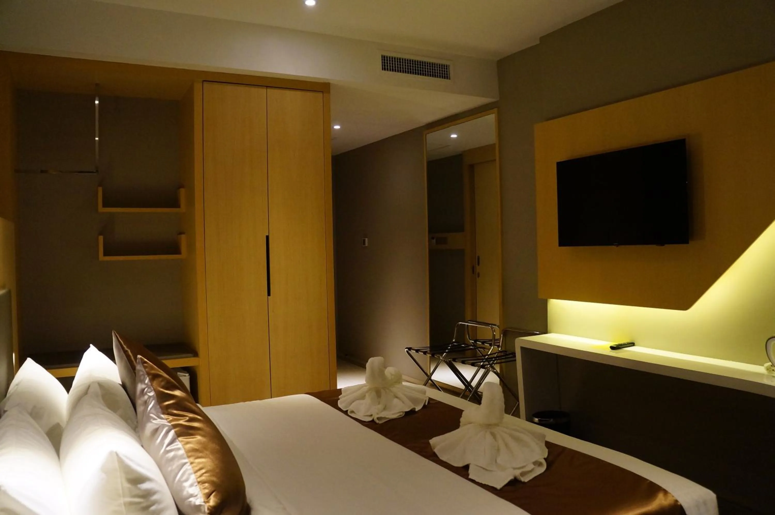 Bedroom, Bed in Greens Hotel & Suites