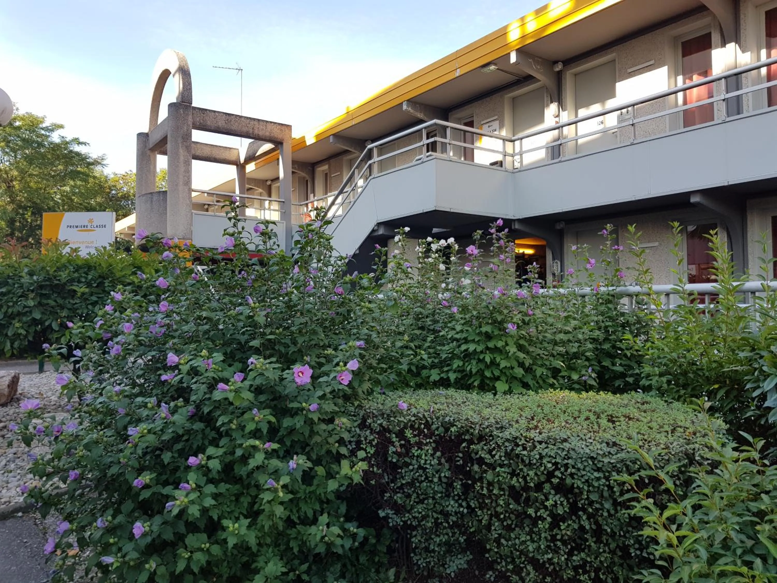 Facade/entrance in Premiere Classe Lyon Ouest - Tassin