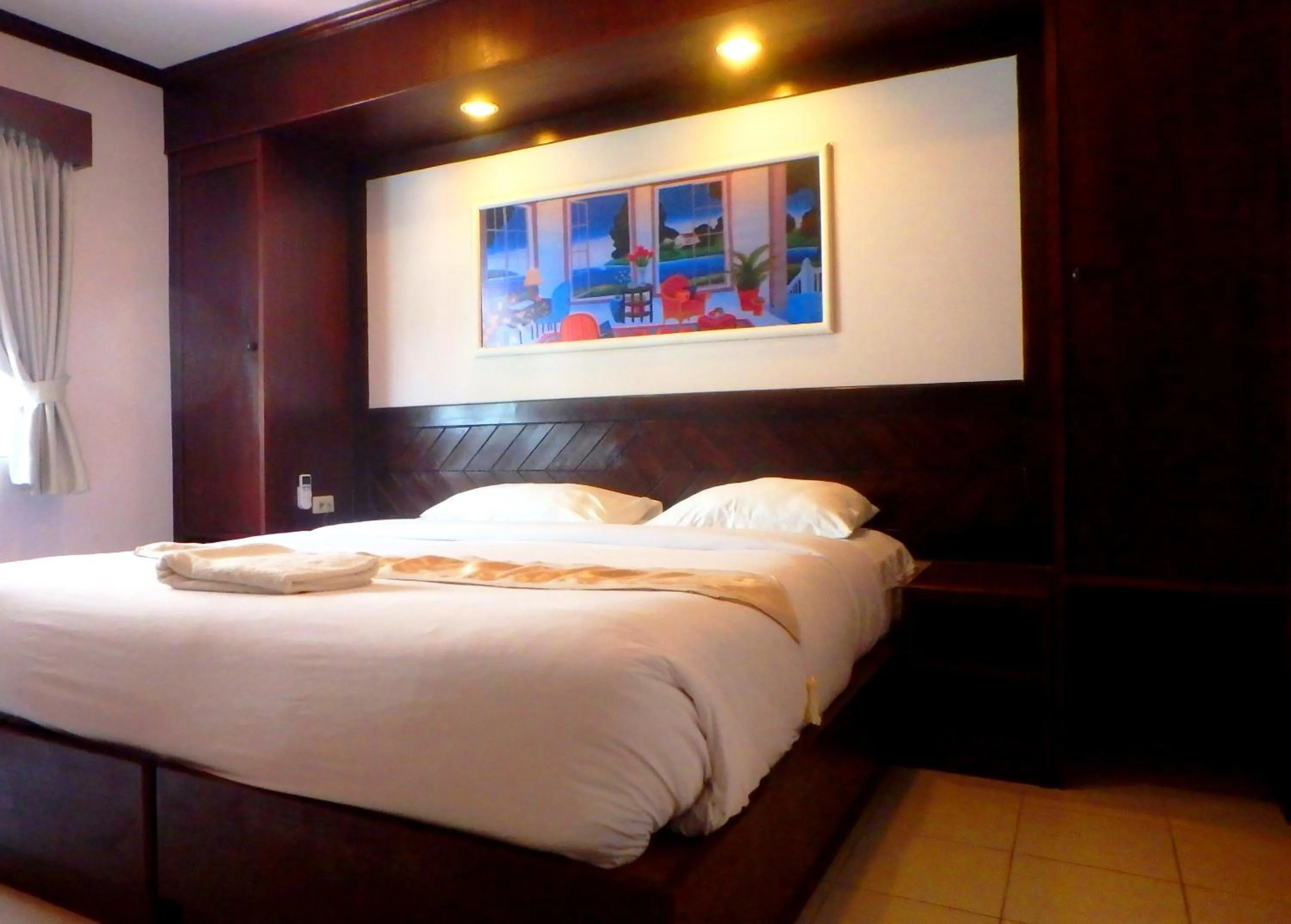 Bed in Karon Cafe Inn