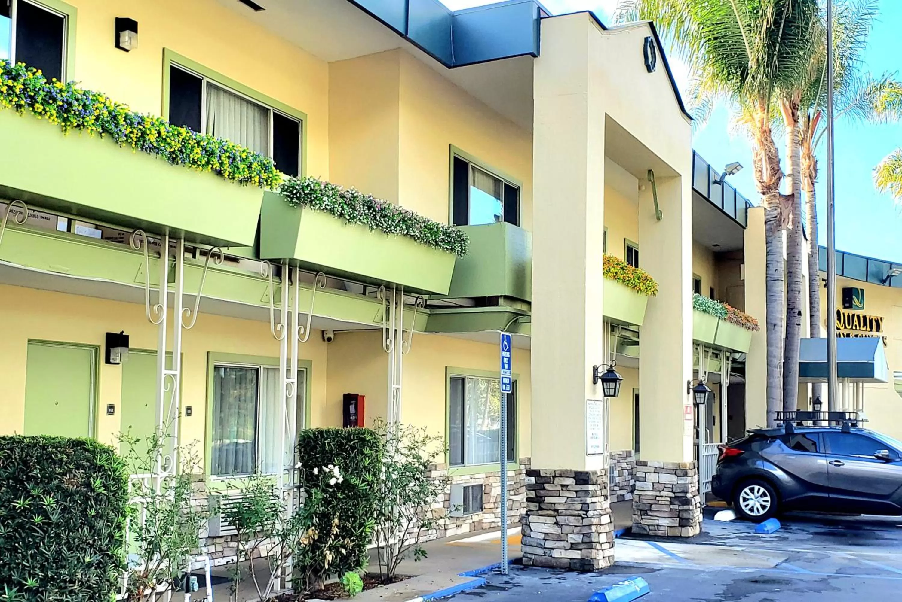 Property building in Quality Inn & Suites Anaheim at the Park