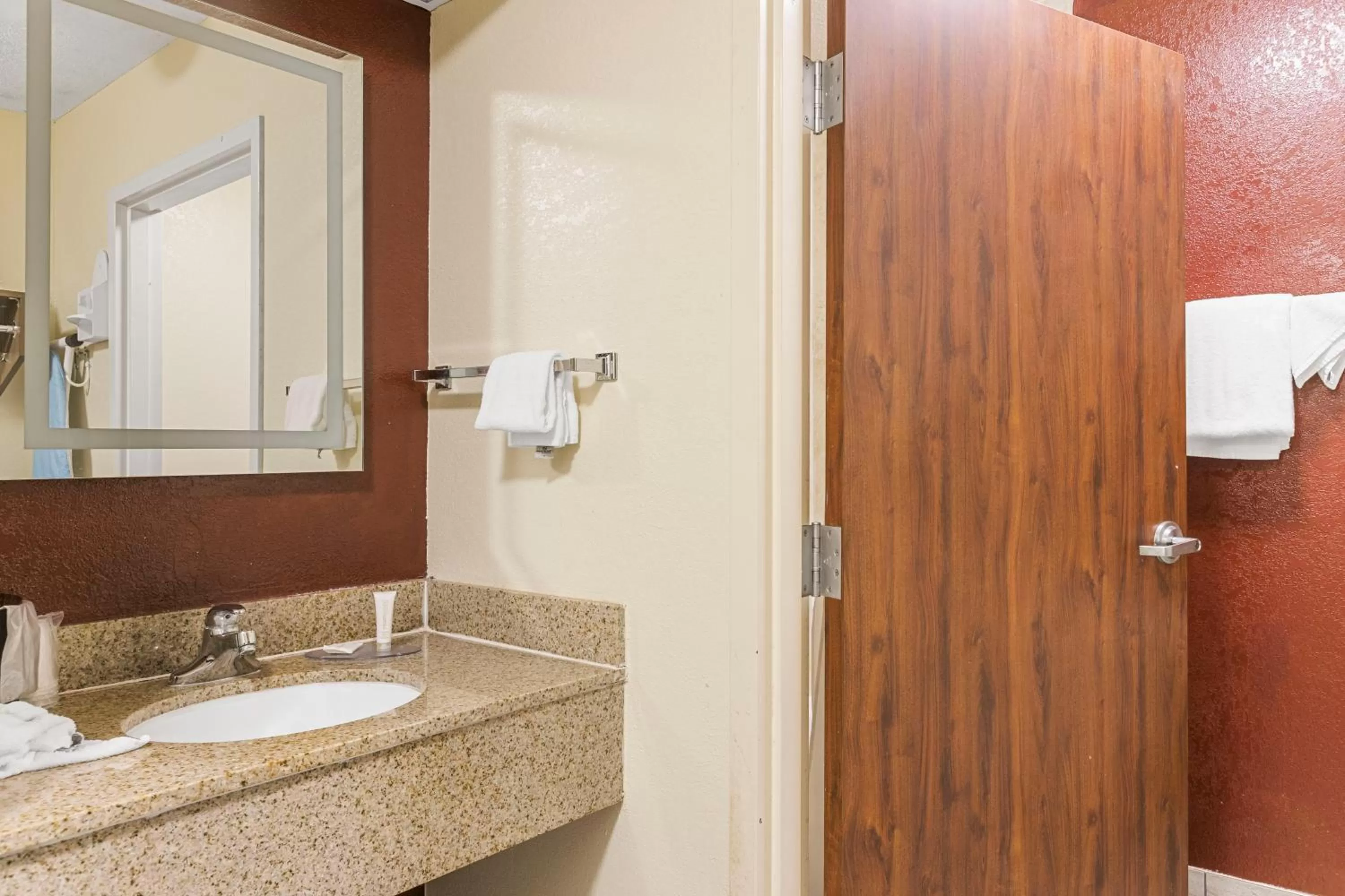 Bathroom in Clarion Pointe Savannah Gateway I-95