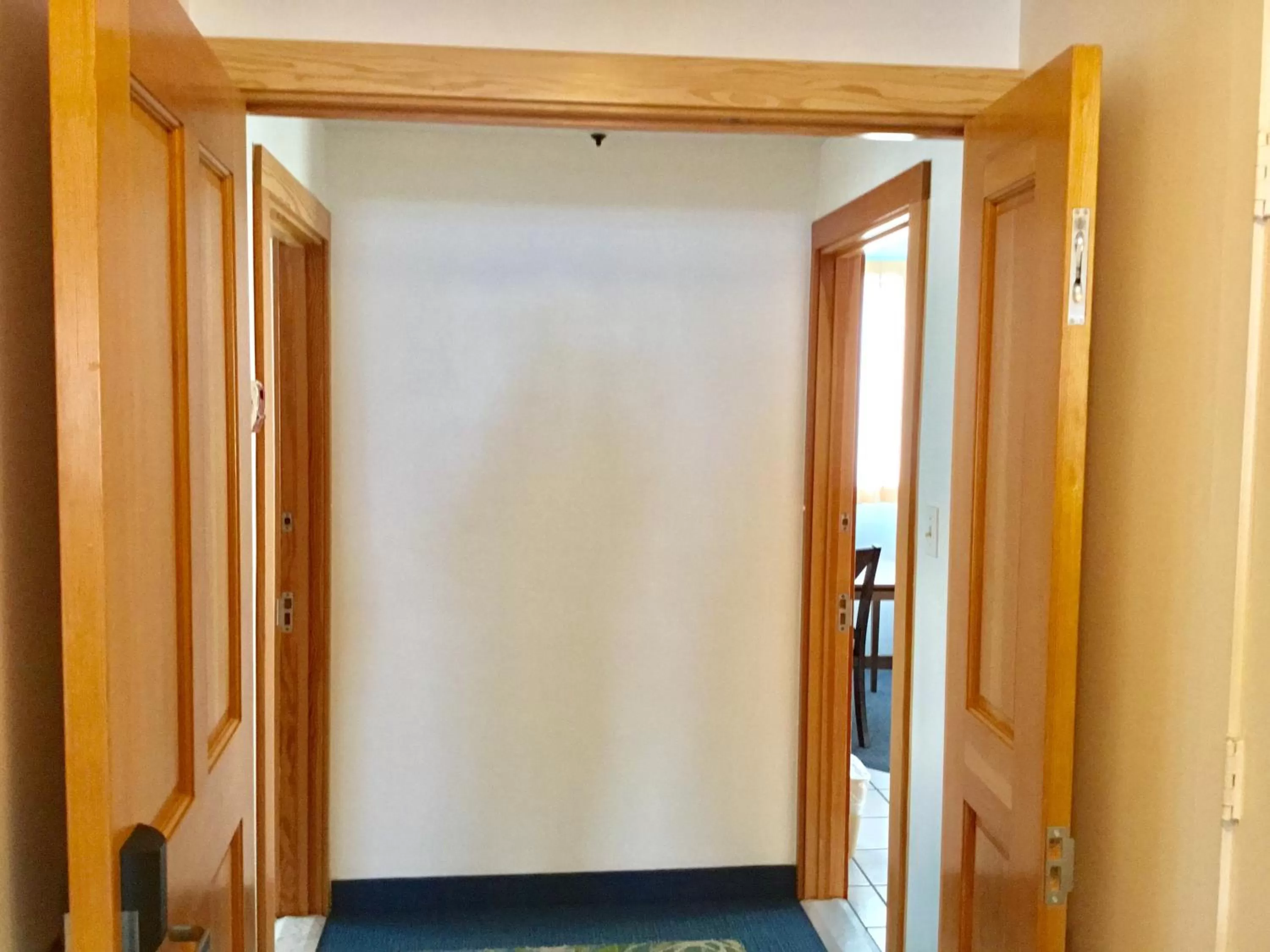 Bedroom in Holiday Surf Hotel (with full kitchen)