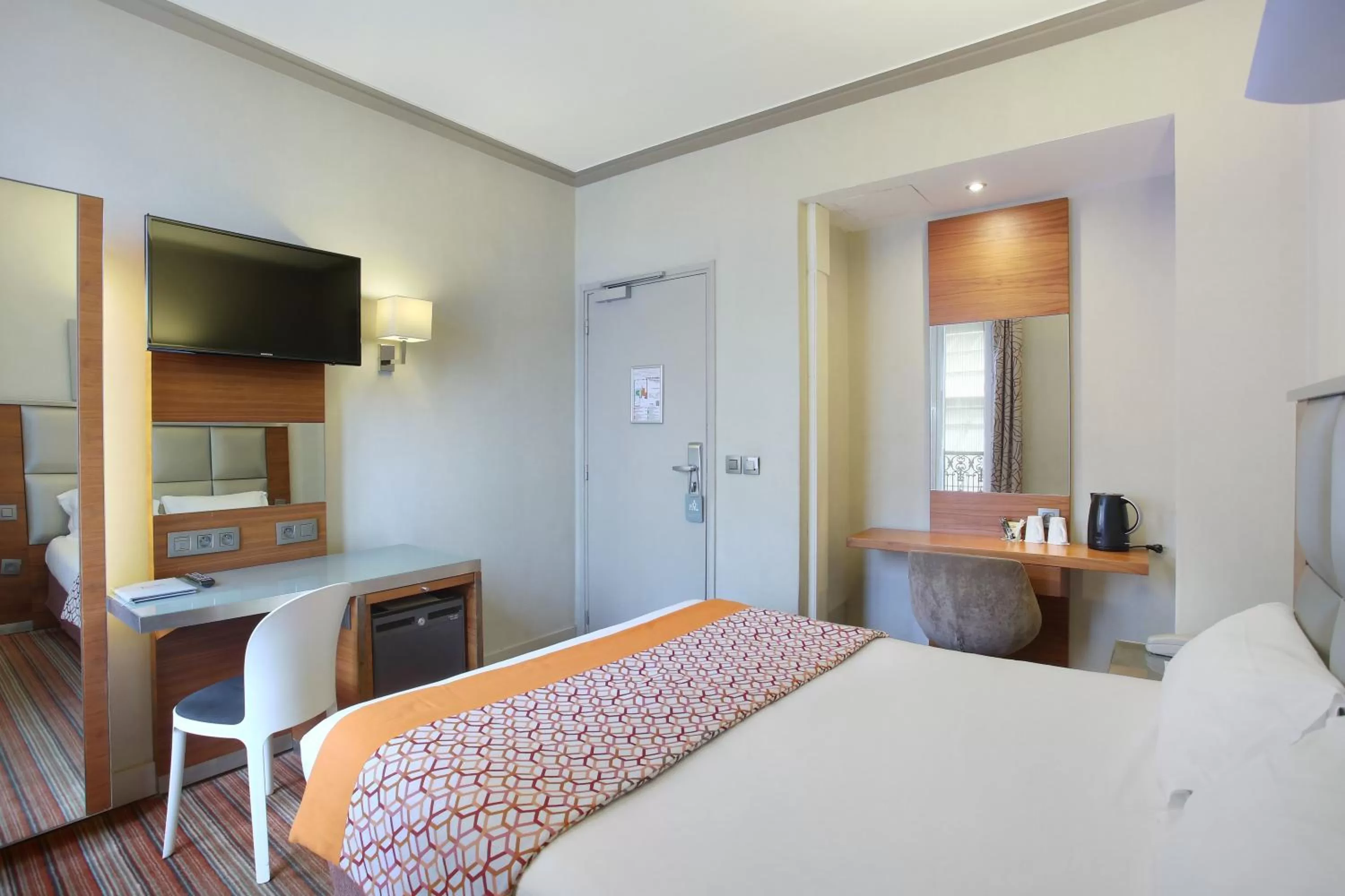 Bedroom, Bed in Hotel Berne Opera