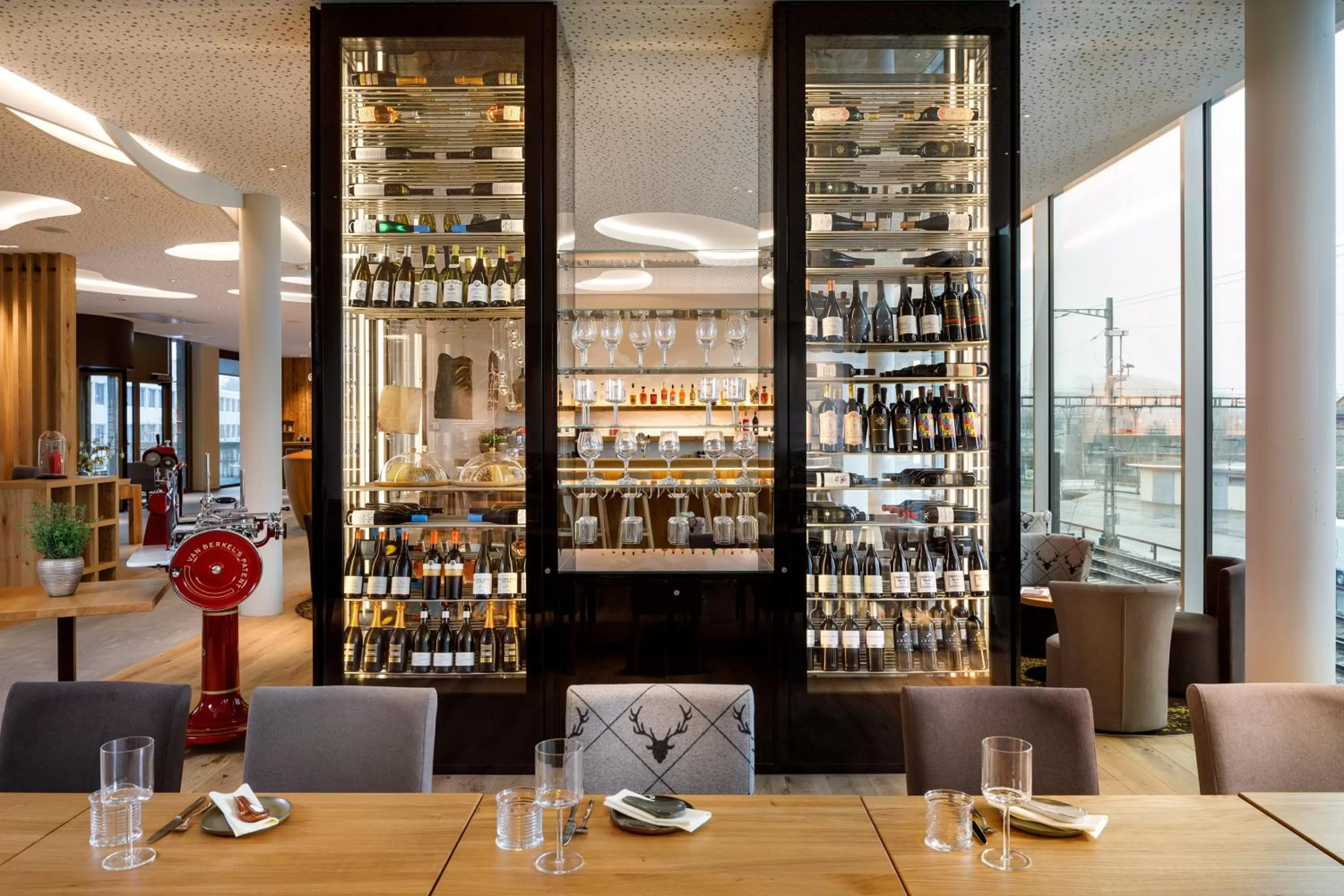 Restaurant/places to eat in Hotel Allegra Lodge