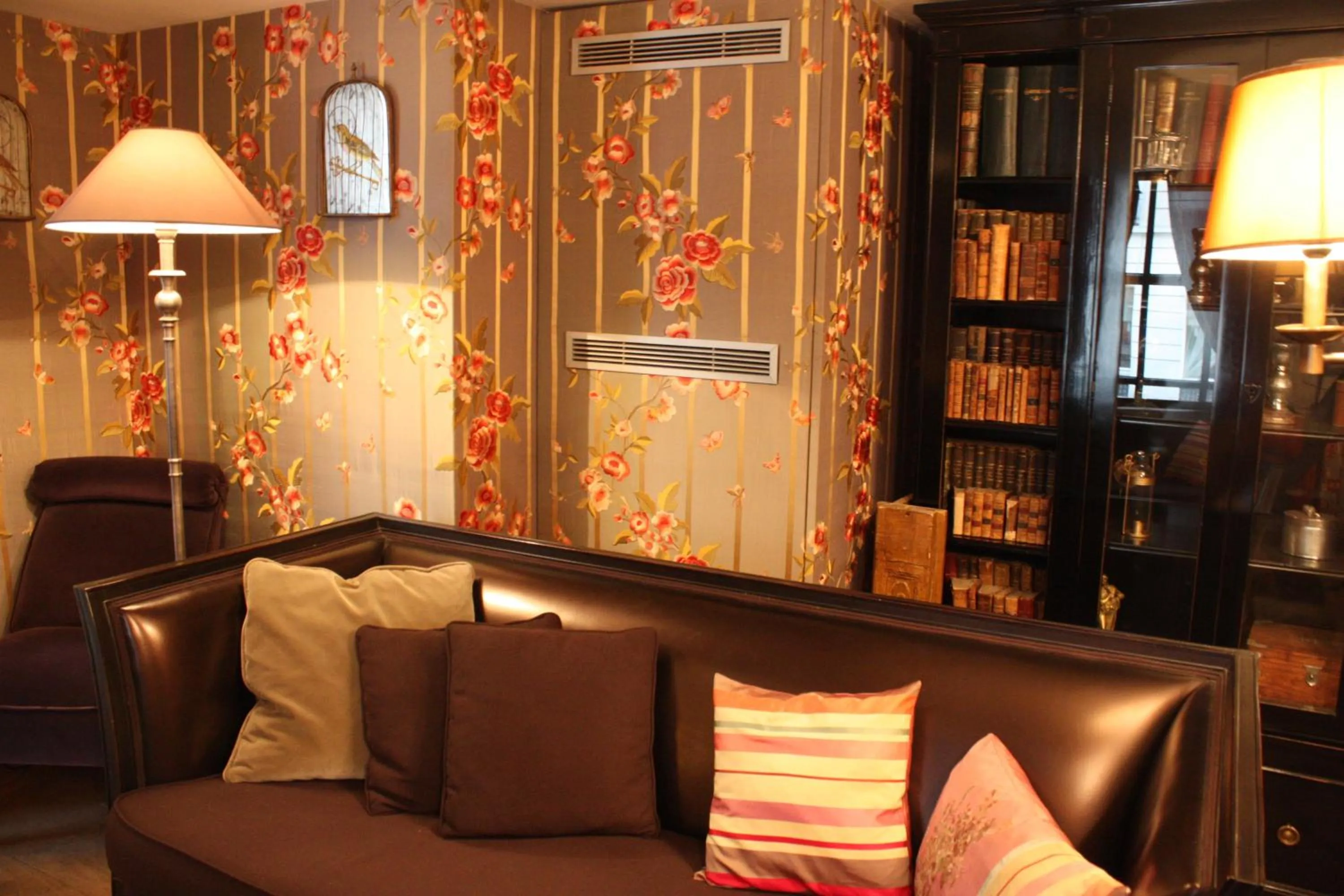 Living room in Hôtel du Romancier