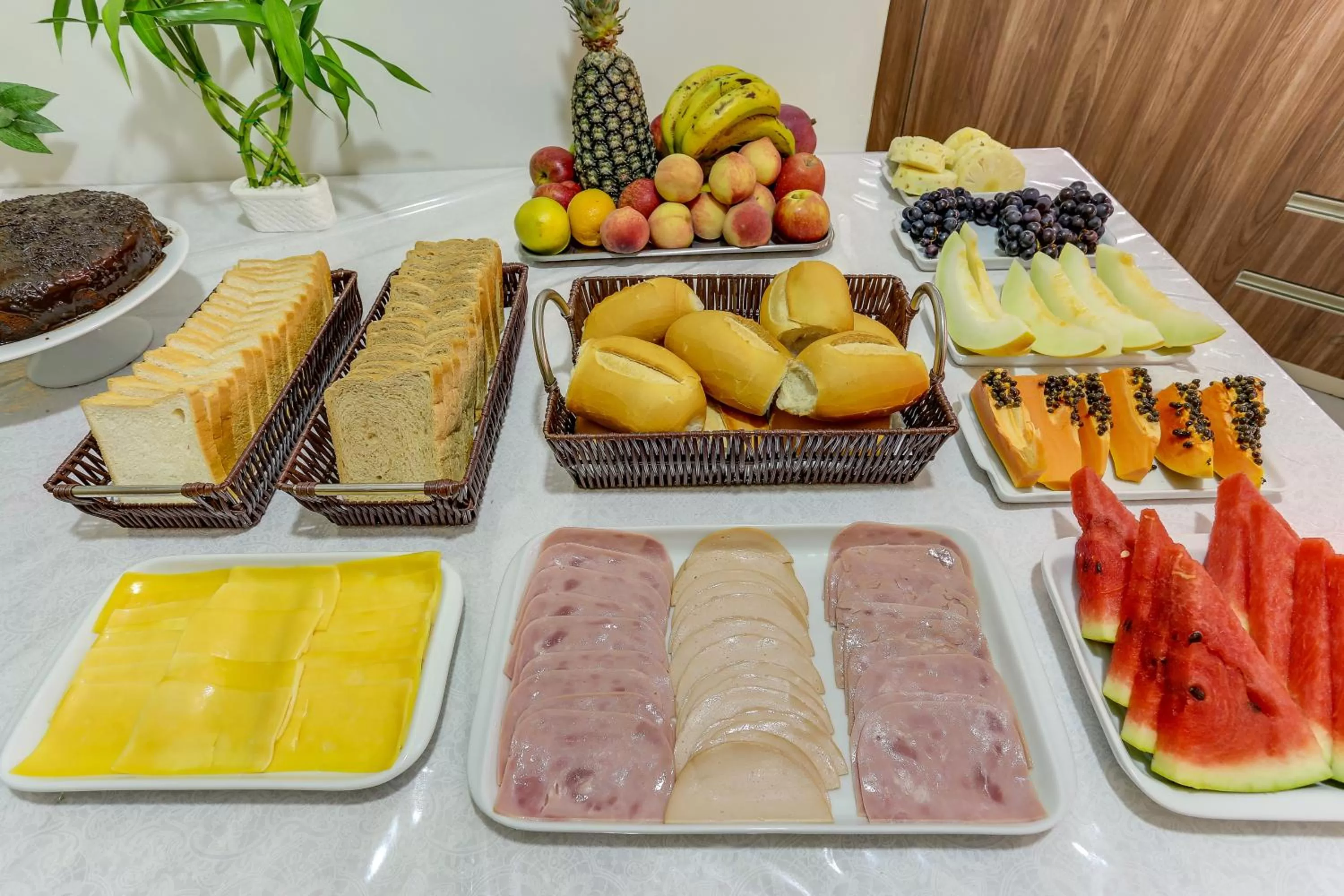 Buffet breakfast in Pousada Tissiano