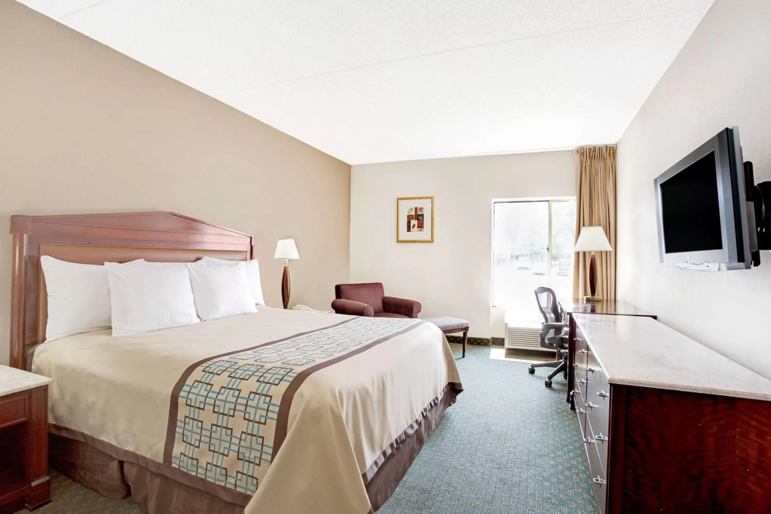 King Room - Disability Access/Smoking in Days Inn by Wyndham Newport News City Center Oyster Point