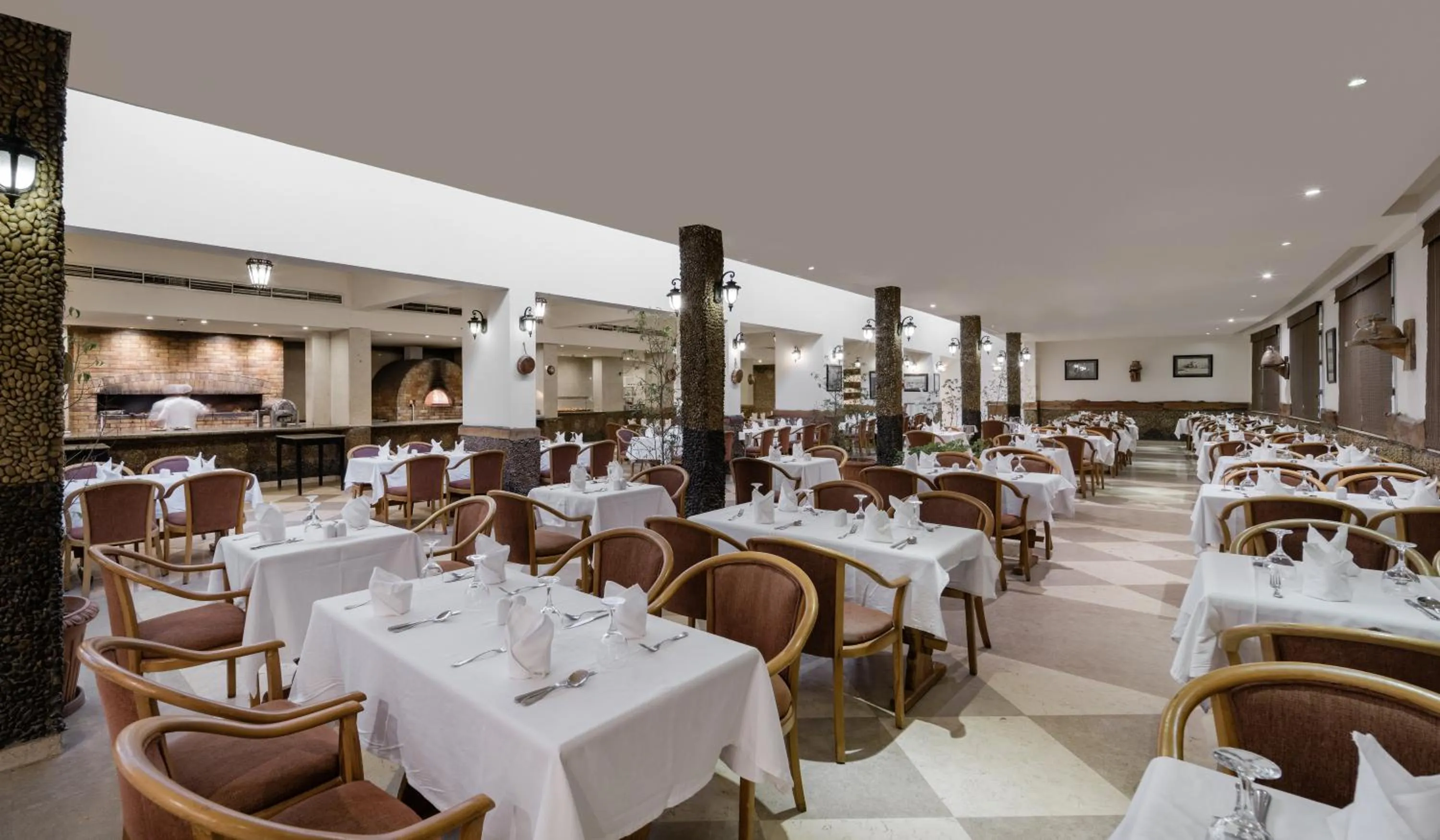 Restaurant/places to eat in Sindbad Club