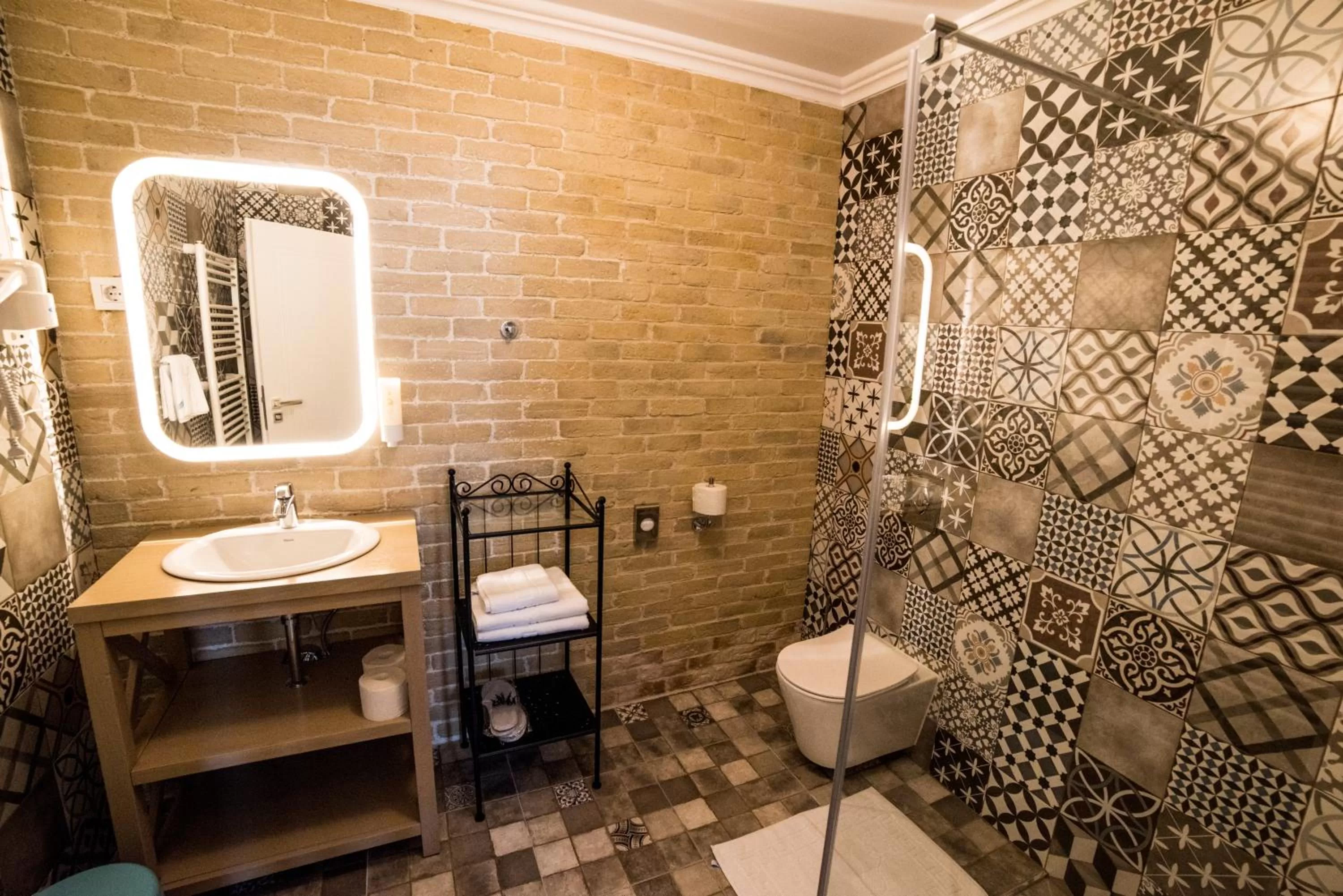 Shower in compleX living aparthotel