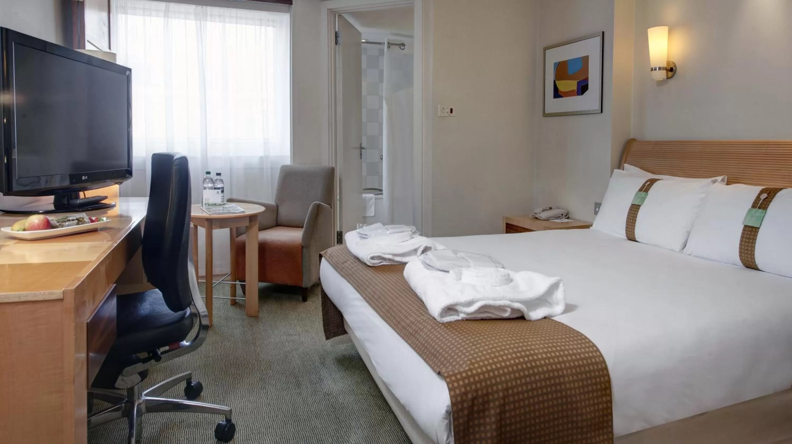TV and multimedia, Bed in Holiday Inn Basingstoke by IHG