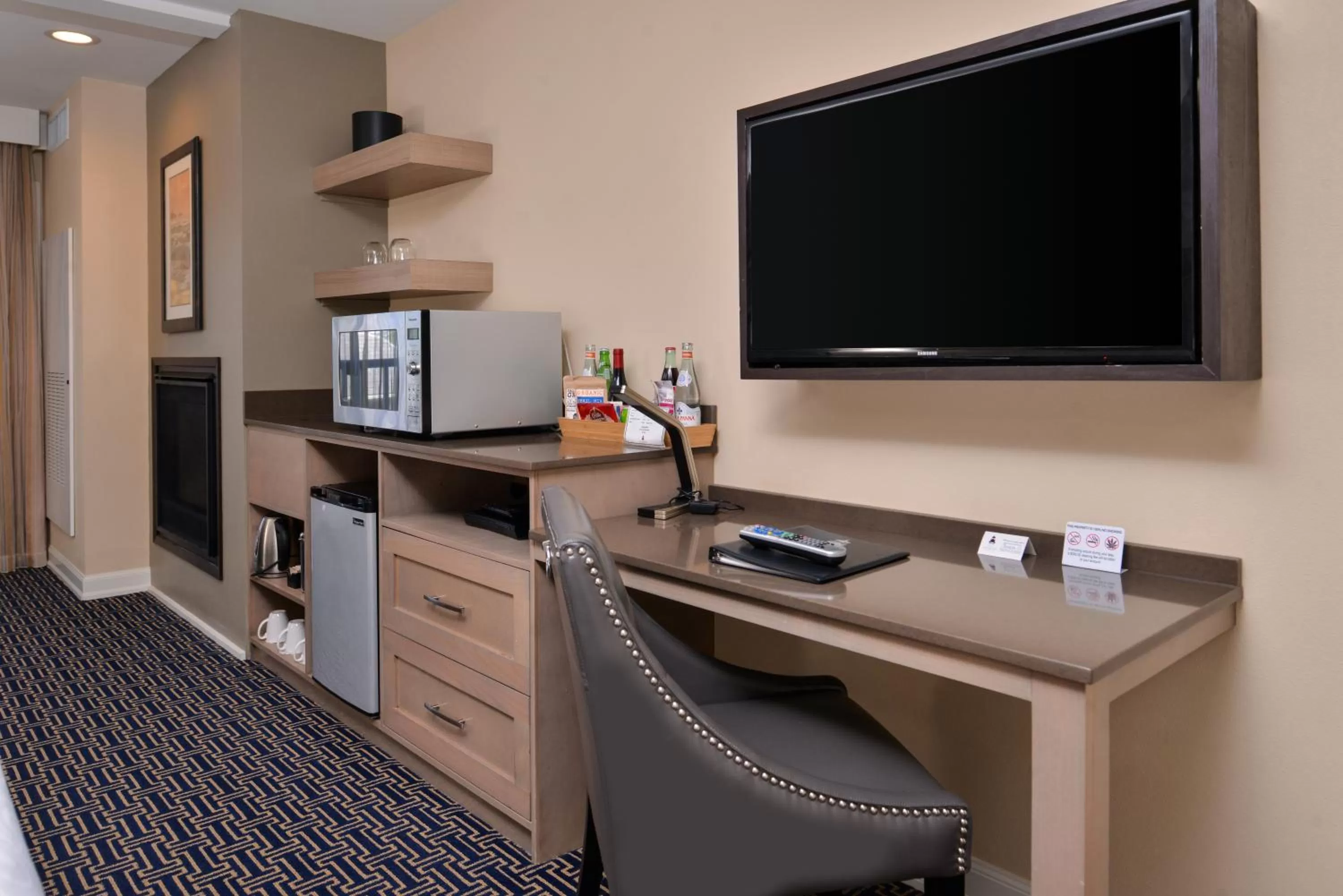 TV and multimedia in Inn at Nye Beach