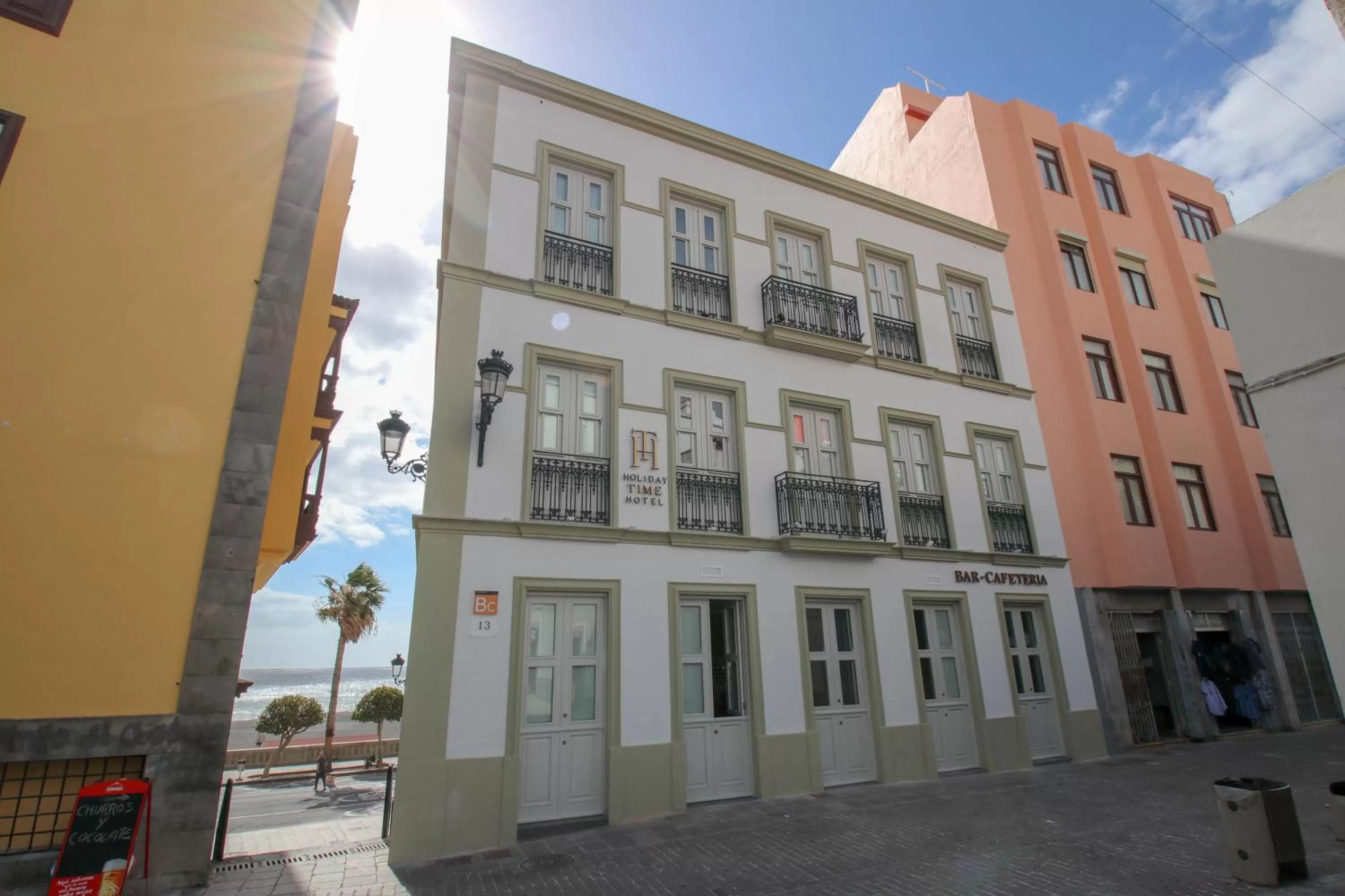 Property building in Hotel Emblemático Holiday Time