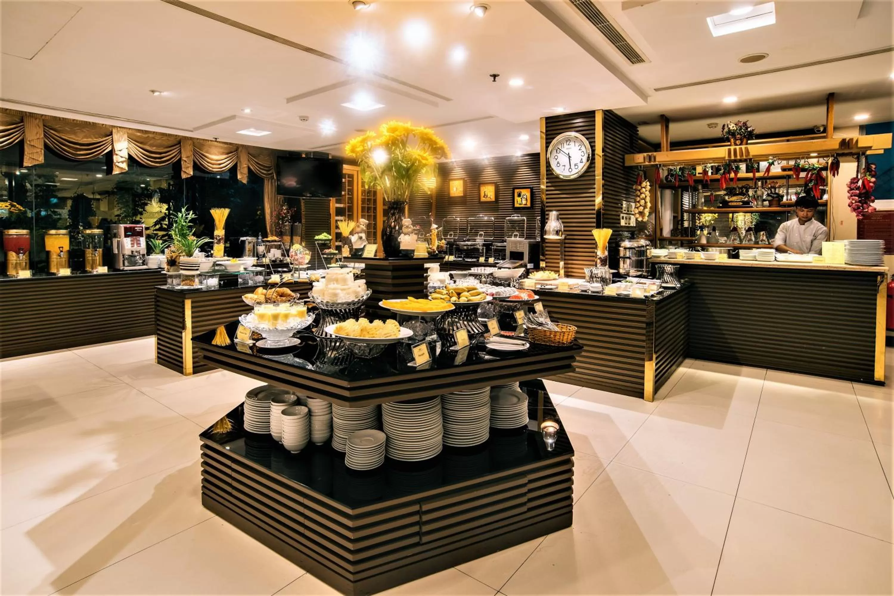 Restaurant/Places to Eat in Northern Saigon Hotel