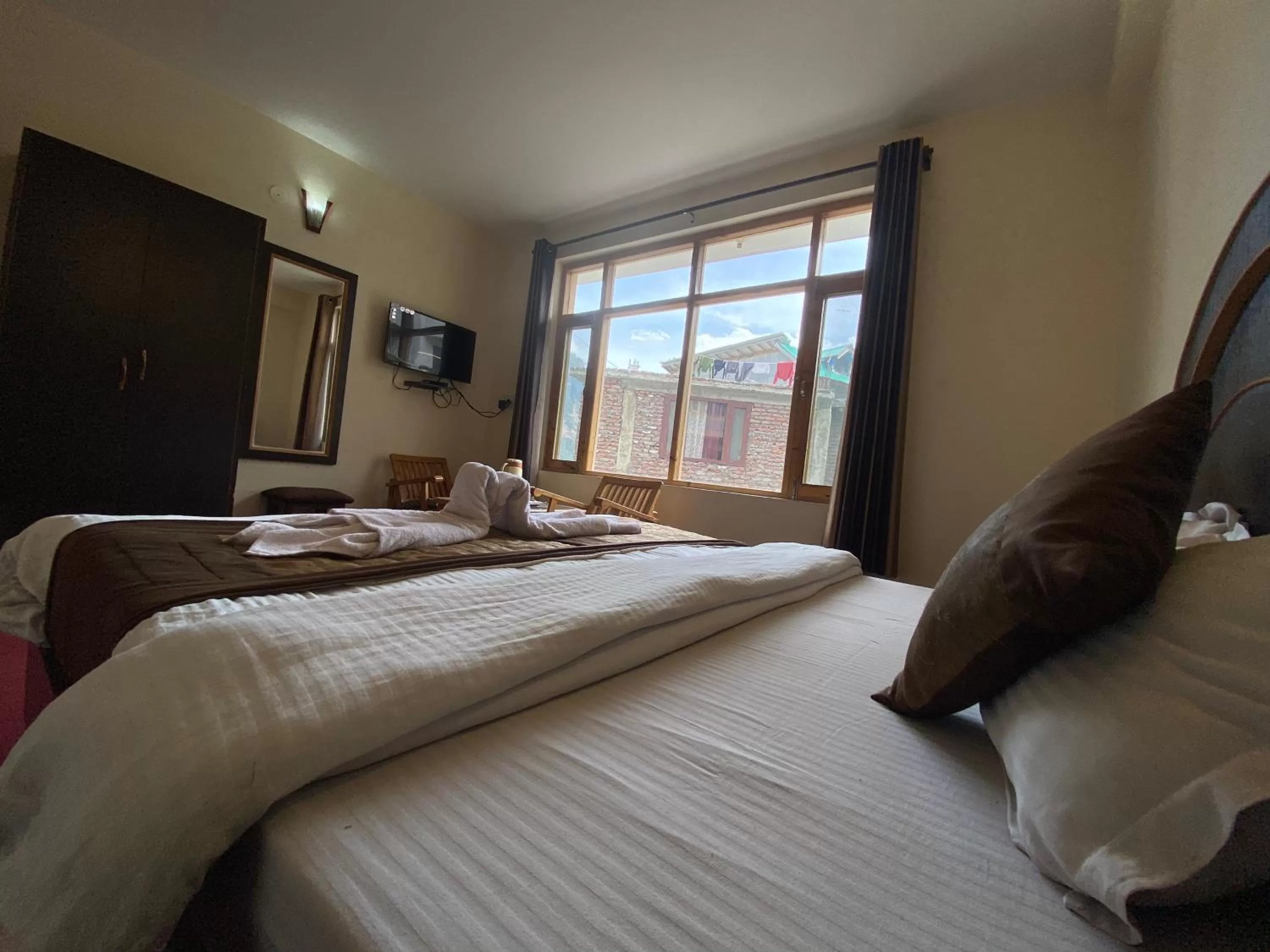 Photo of the whole room, Bed in The Destination Manali