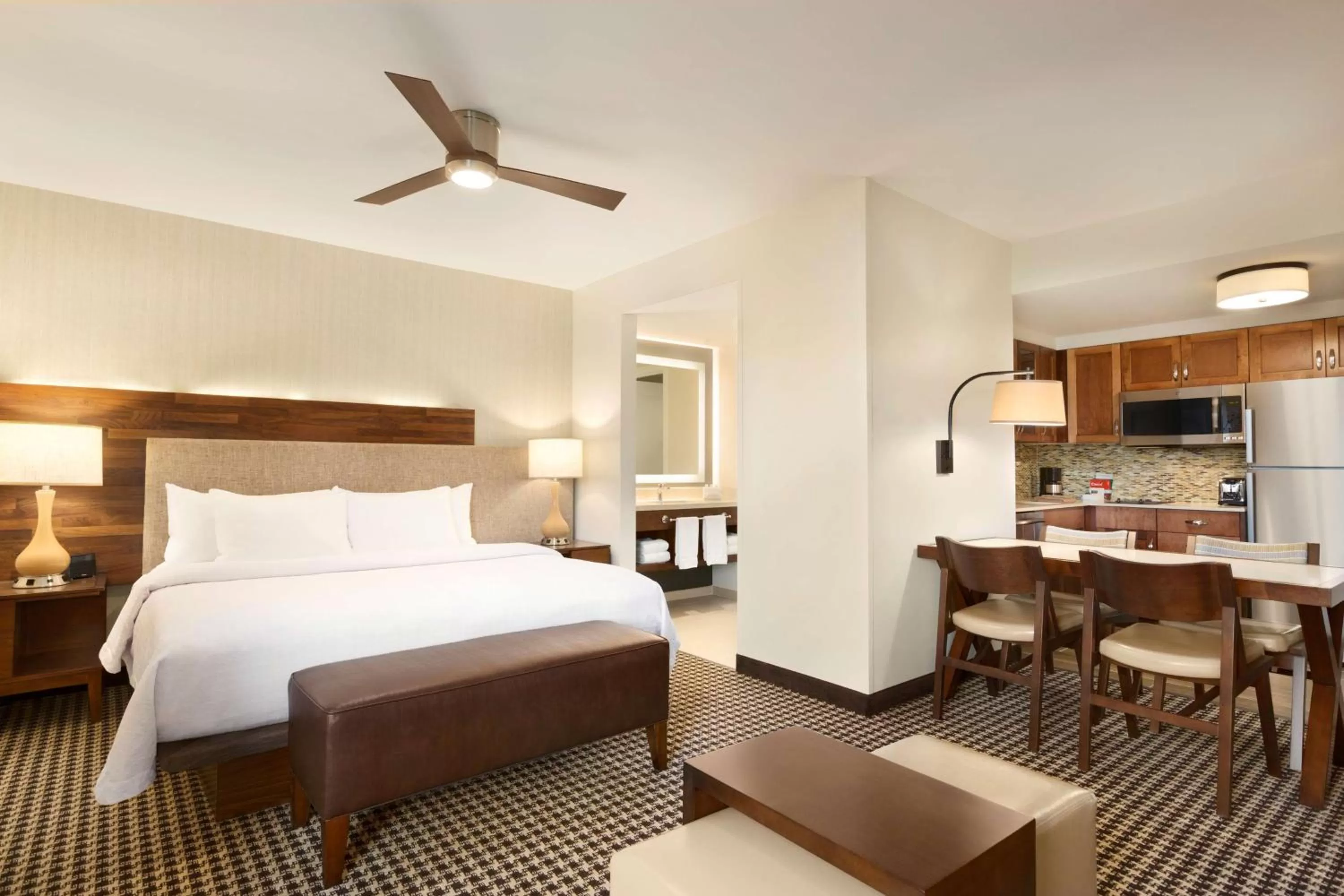 Kitchen or kitchenette, Bed in Homewood Suites By Hilton Augusta