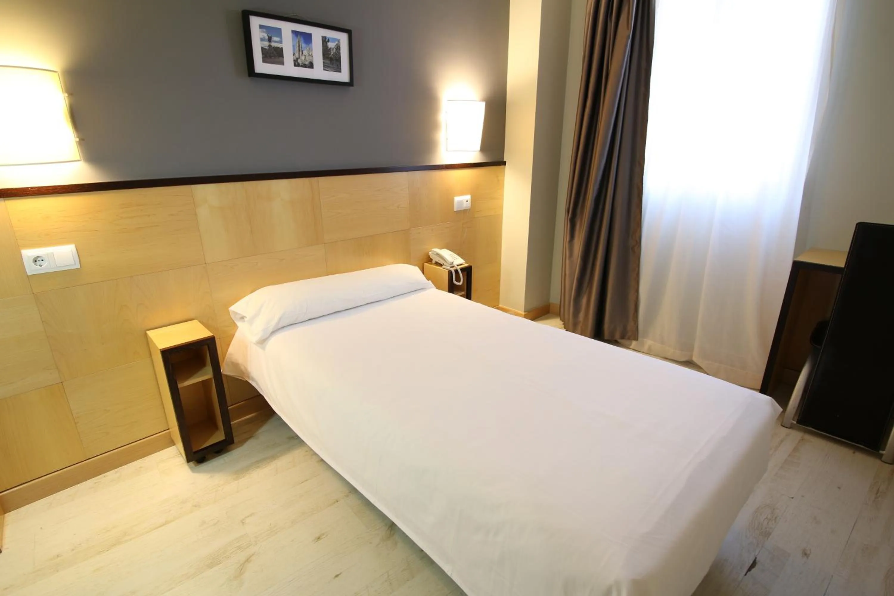 Bedroom, Bed in Hotel Alda Entrearcos