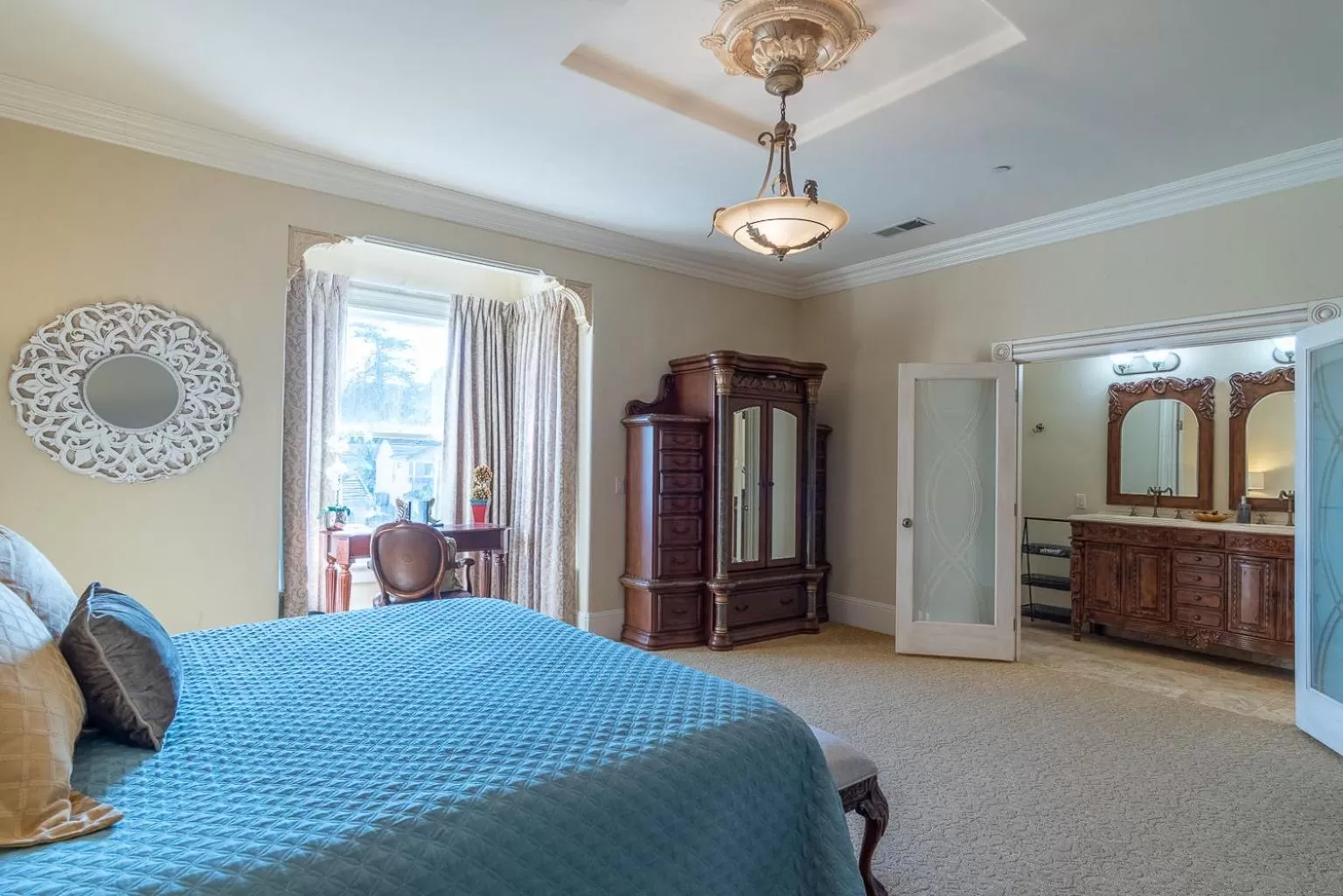 Photo of the whole room, Bed in Chateau Coralini