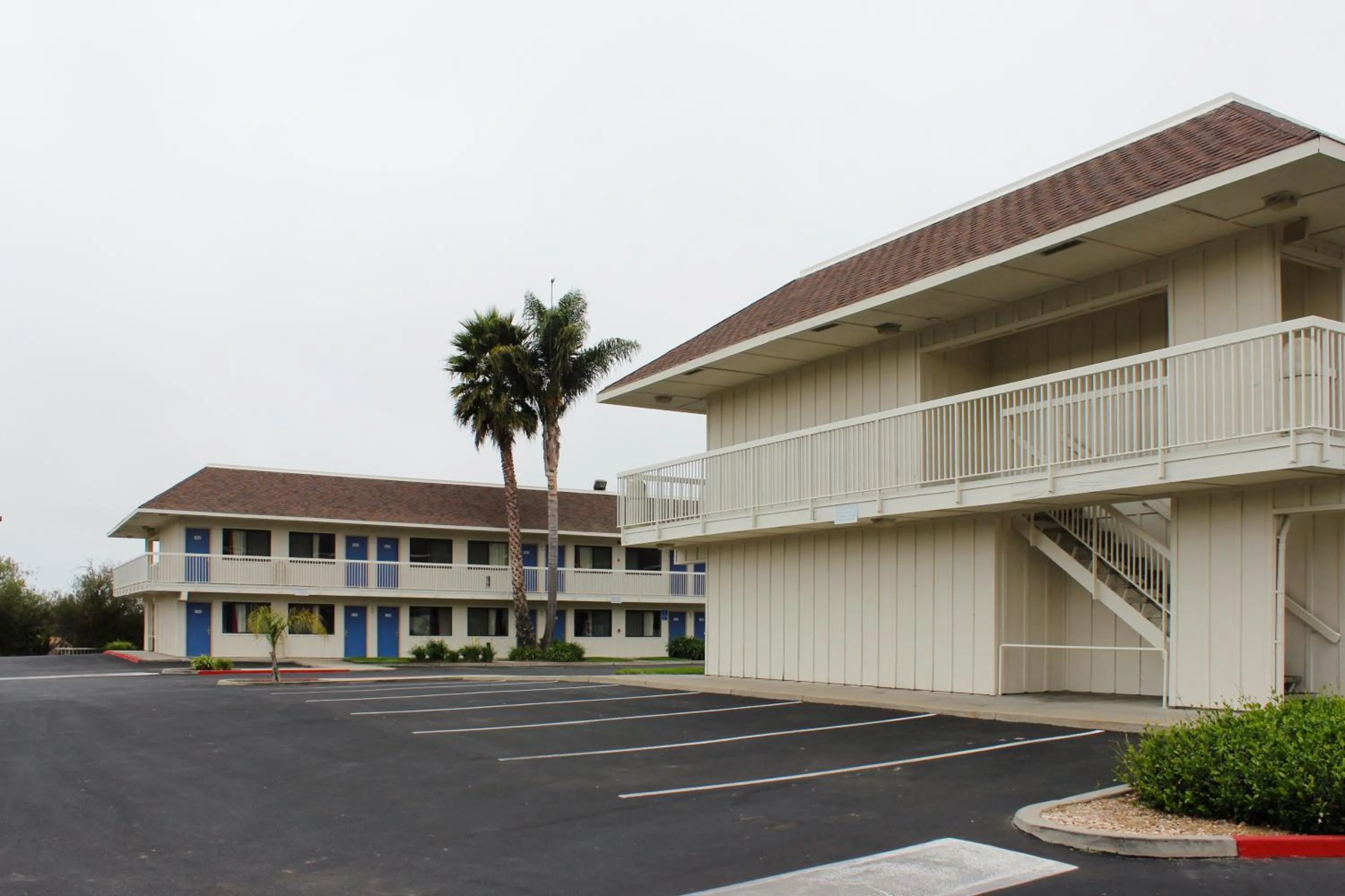 Facade/entrance in Motel 6-Pismo Beach, CA