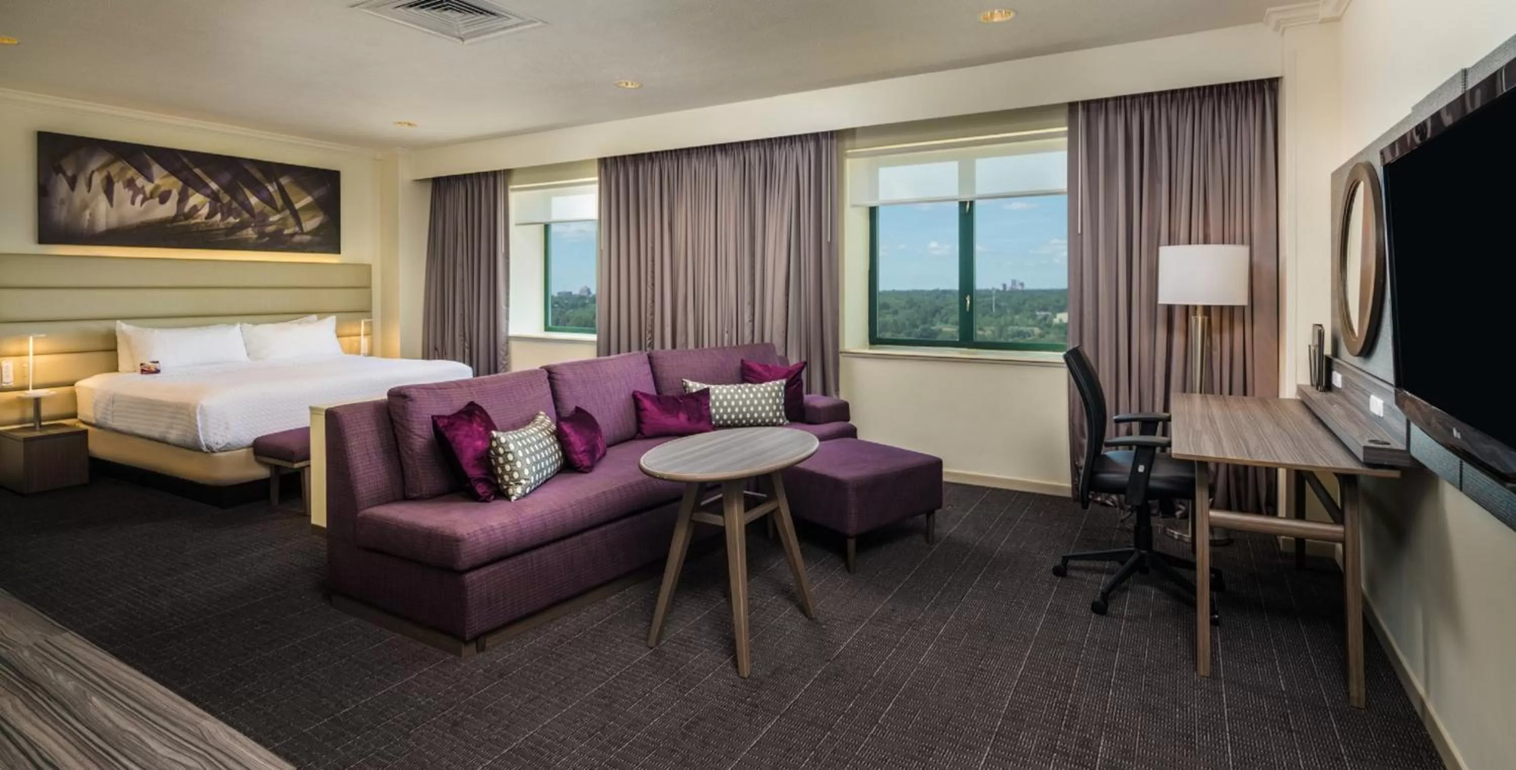 Bedroom, Bed in Crowne Plaza Springfield Convention Center by IHG