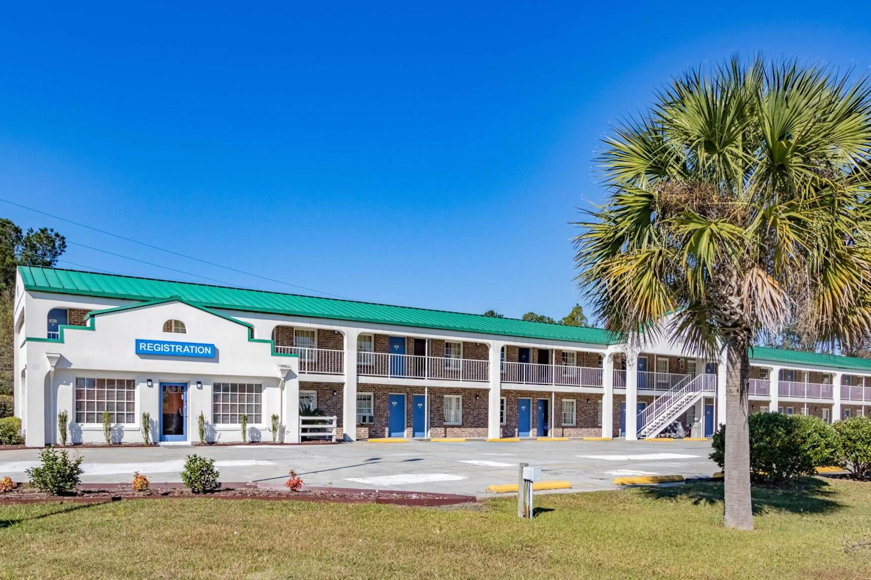 Property building in Motel 6-Walterboro, SC