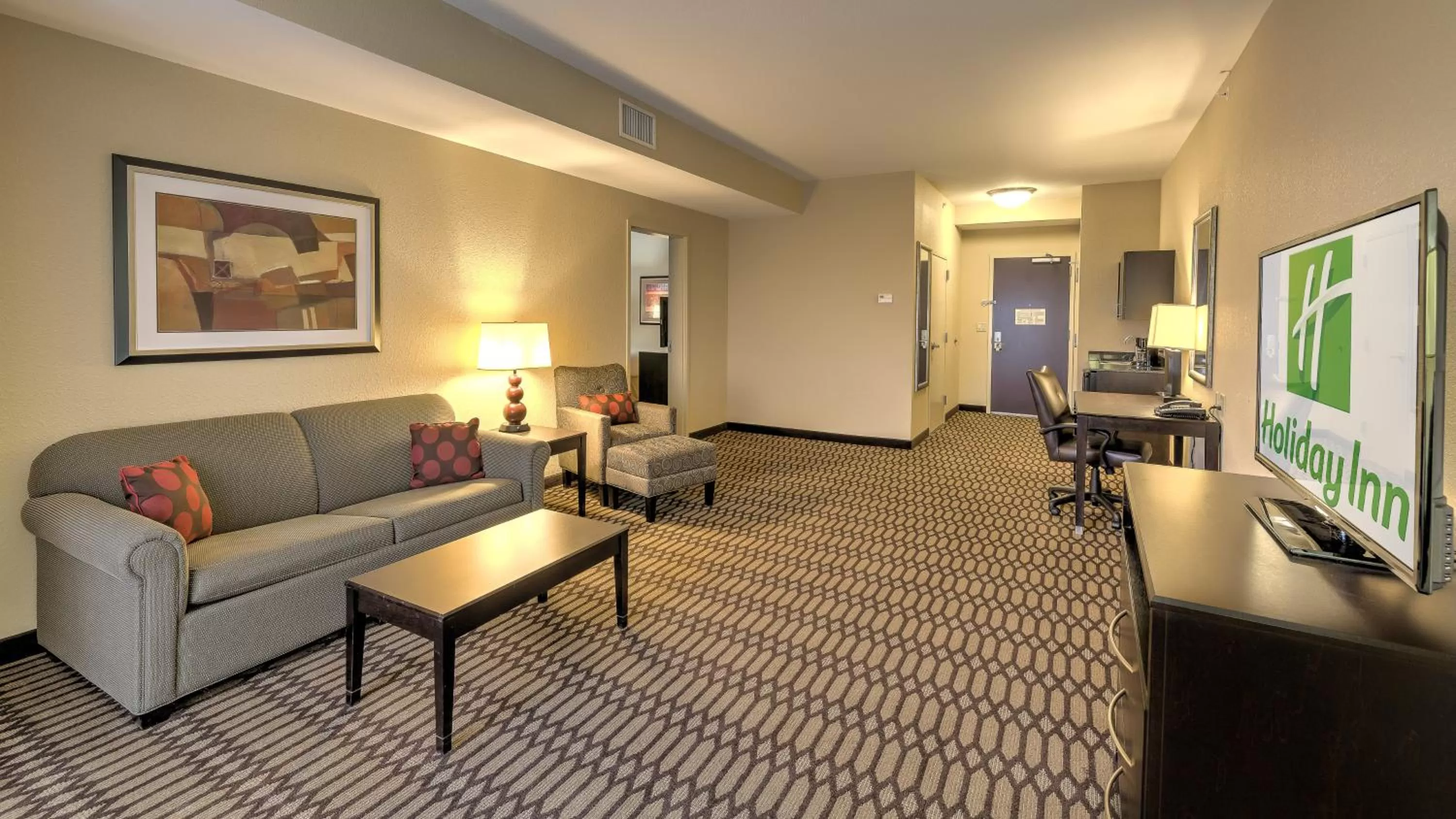 Living room in Holiday Inn North Quail Springs by IHG