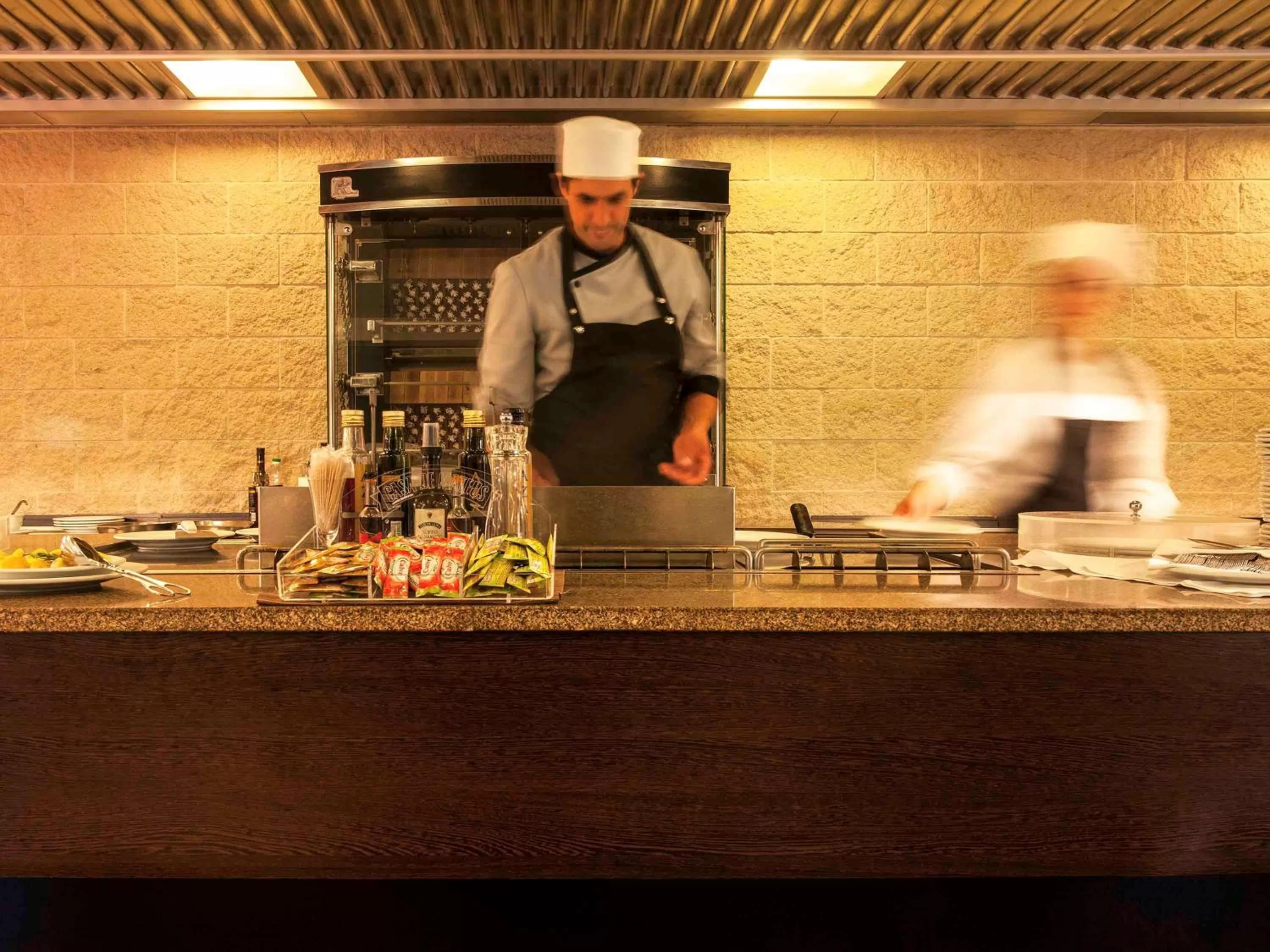 Restaurant/places to eat in Novotel Lisboa