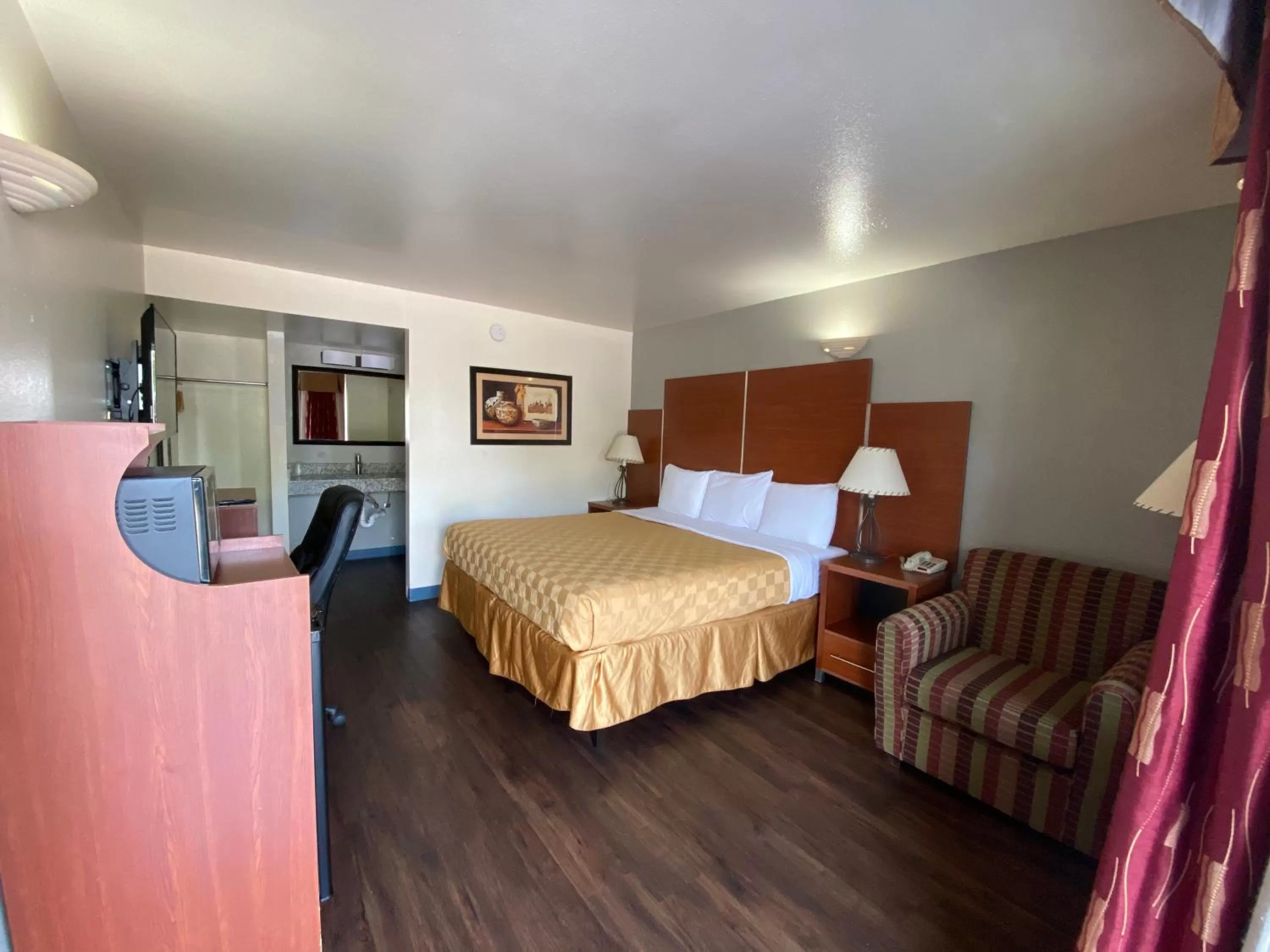 King Room - Non-Smoking in Travelodge by Wyndham Albuquerque West