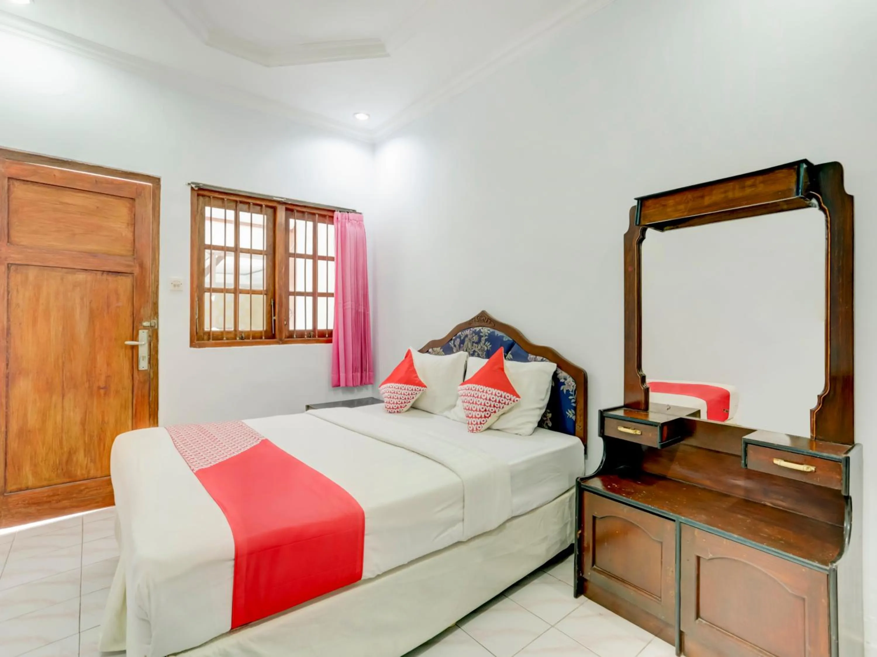 Standard Double Room in OYO 3261 Hotel Ratu
