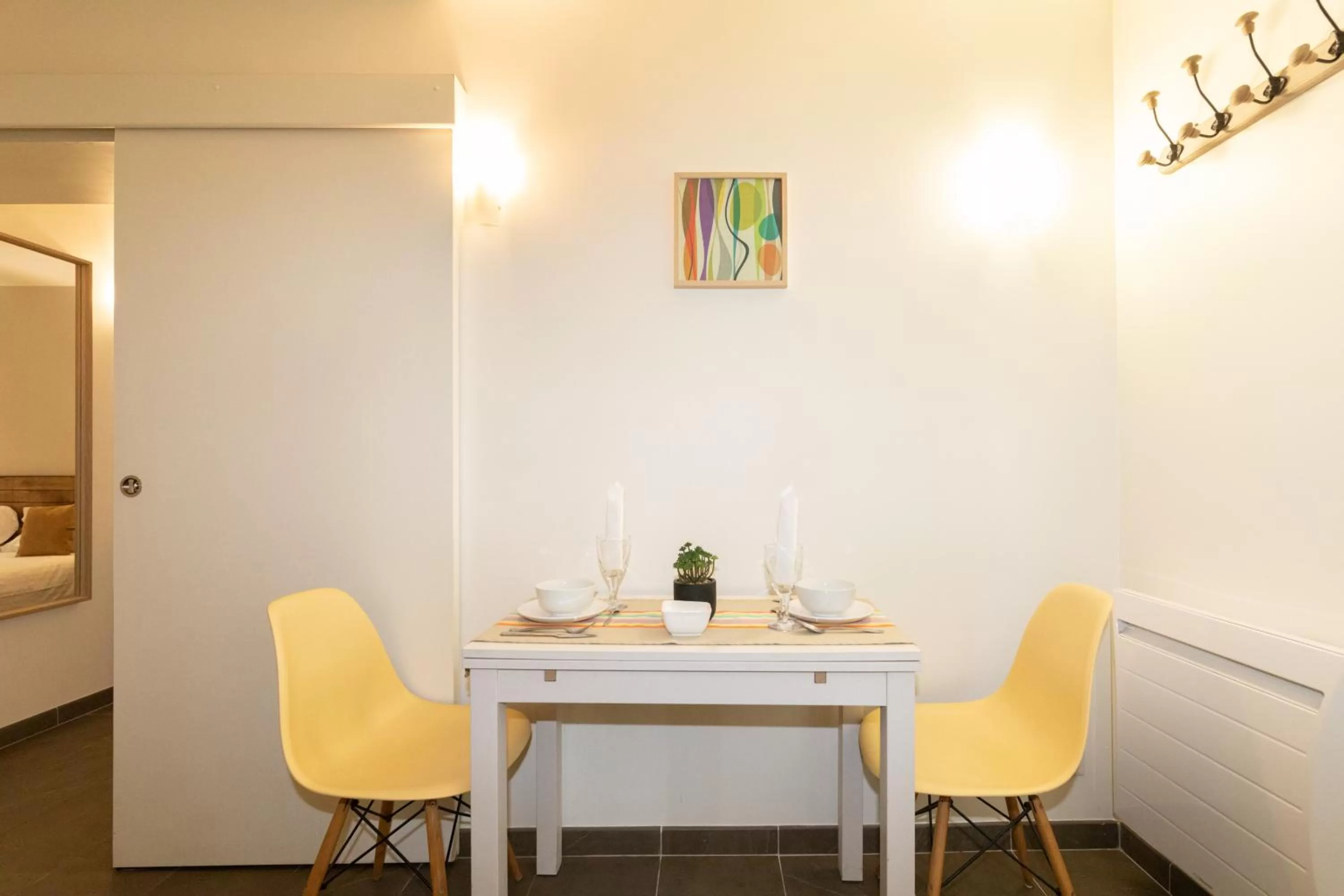Dining area, Bed in Hotel Residence Alaïa