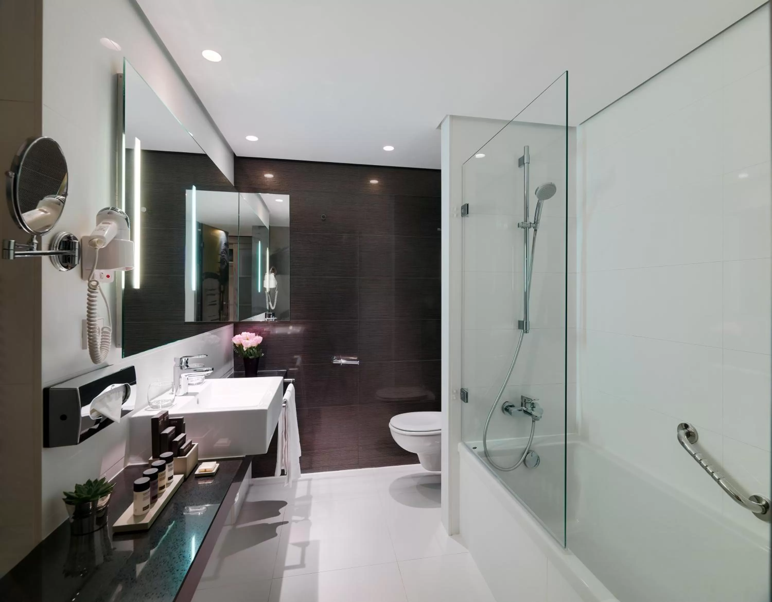 Bathroom in H10 Berlin Ku'Damm