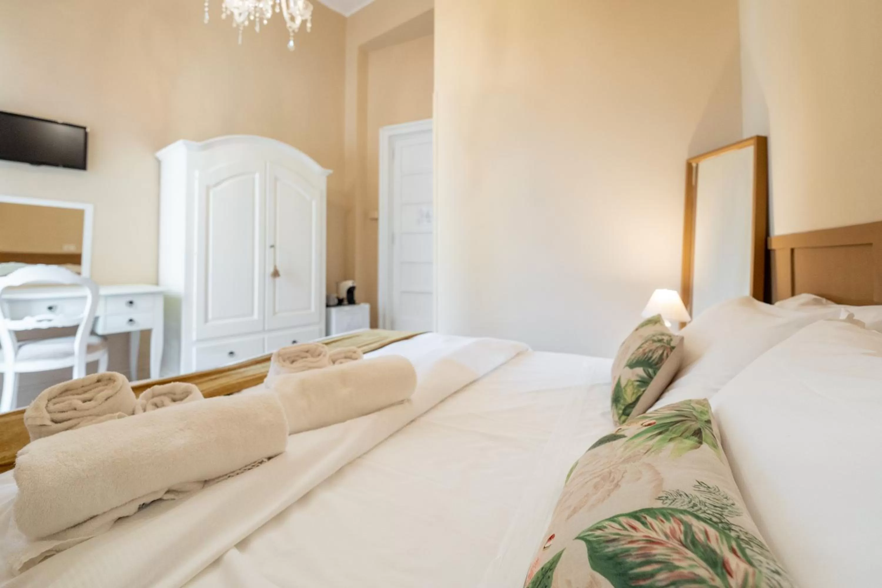 Bed in Joy's Bnb Ortigia