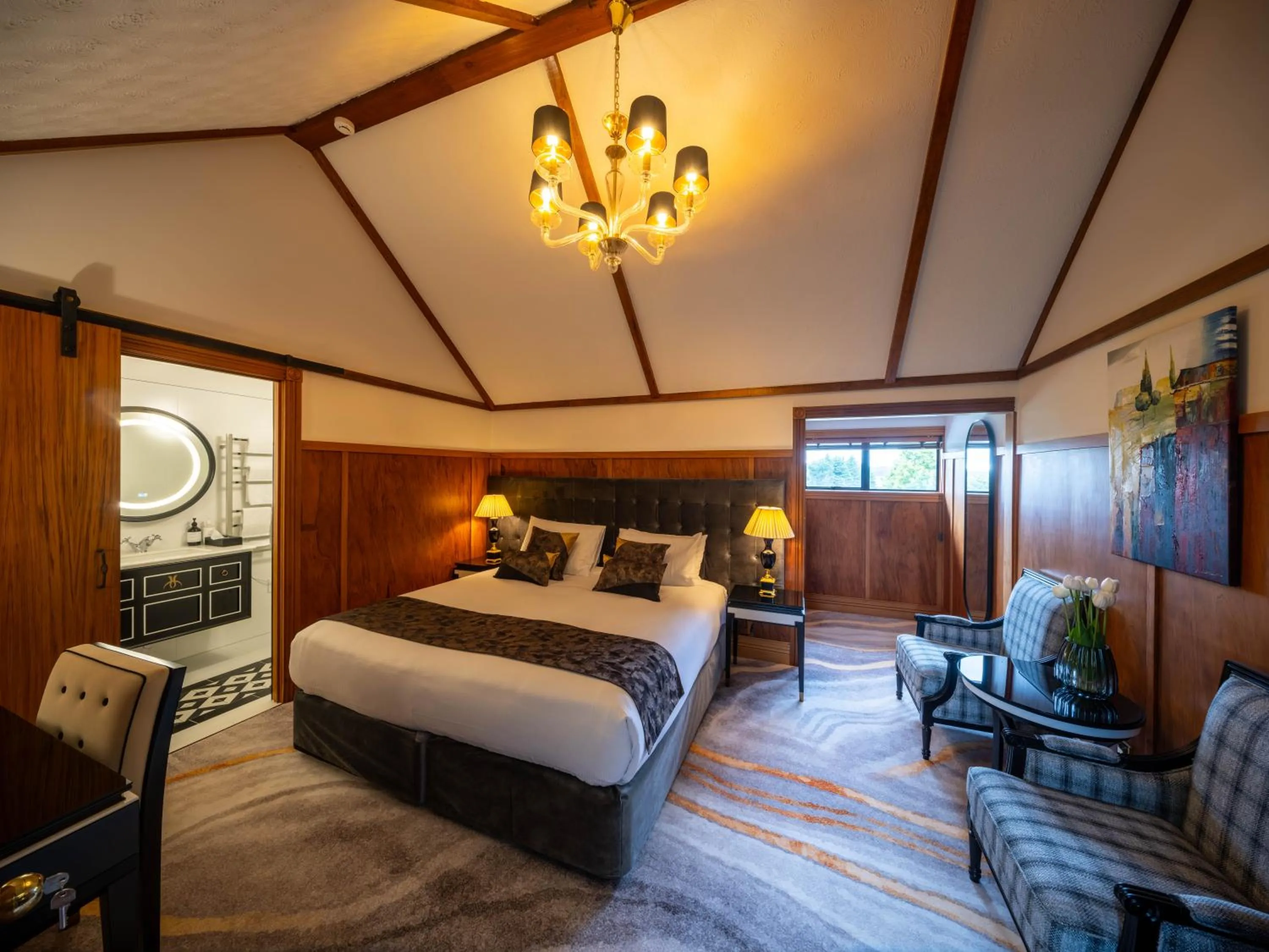 Photo of the whole room, Bed in Hana Lodge