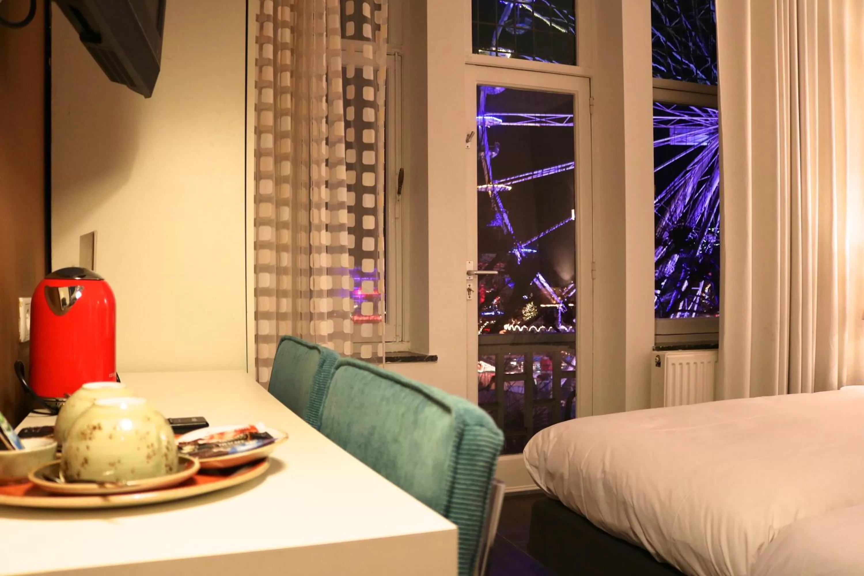 Coffee/tea facilities, Bed in Saillant Hotel Maastricht City Centre - Auping Hotel Partner