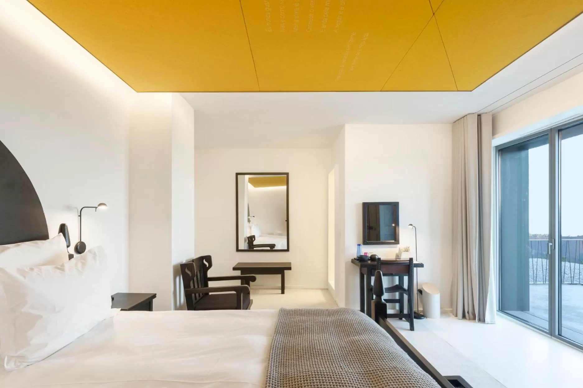 Bed in Casa de São Lourenço - Burel Panorama Hotel - member of Relais & Châteaux