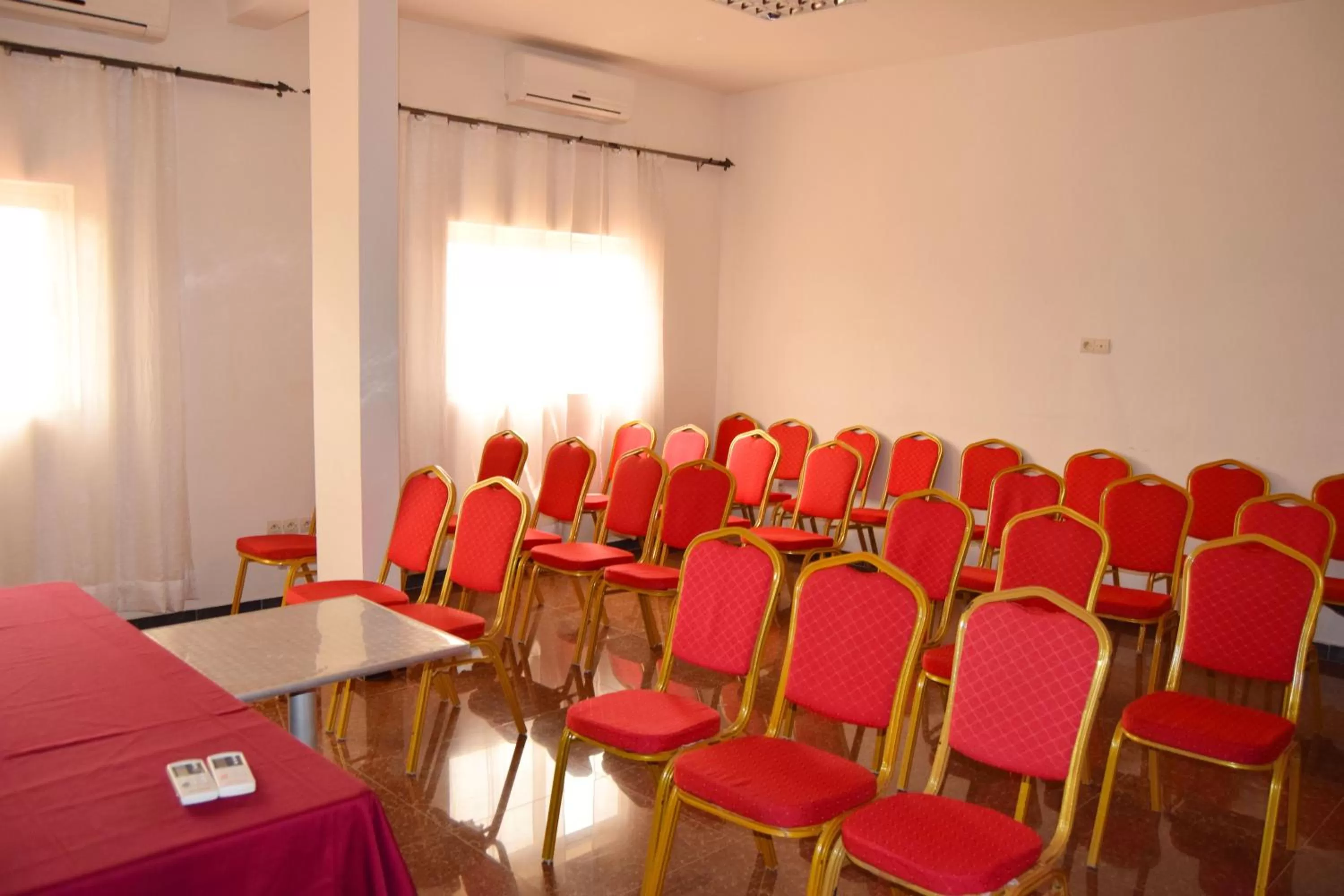 Business facilities in Hotel Saint-Jean