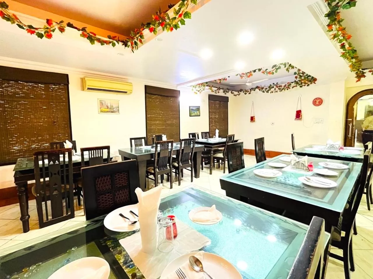 Restaurant/places to eat in Ashoka Hotel Karol Bagh Delhi