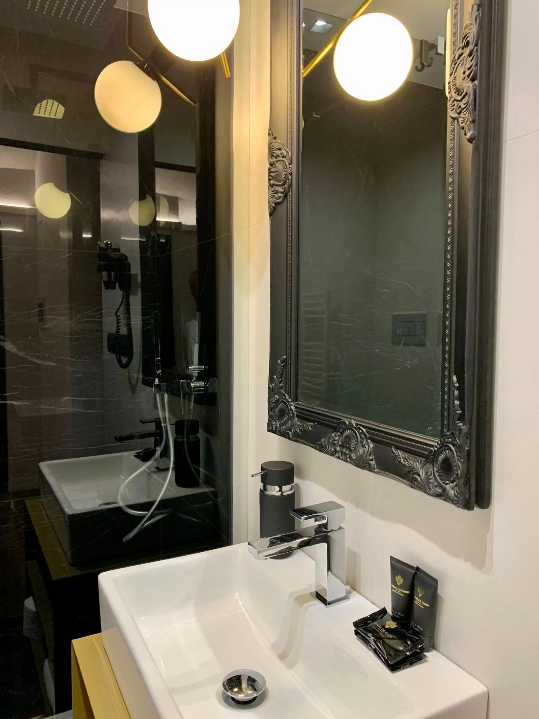 Bathroom in Toledo Boutique Rooms