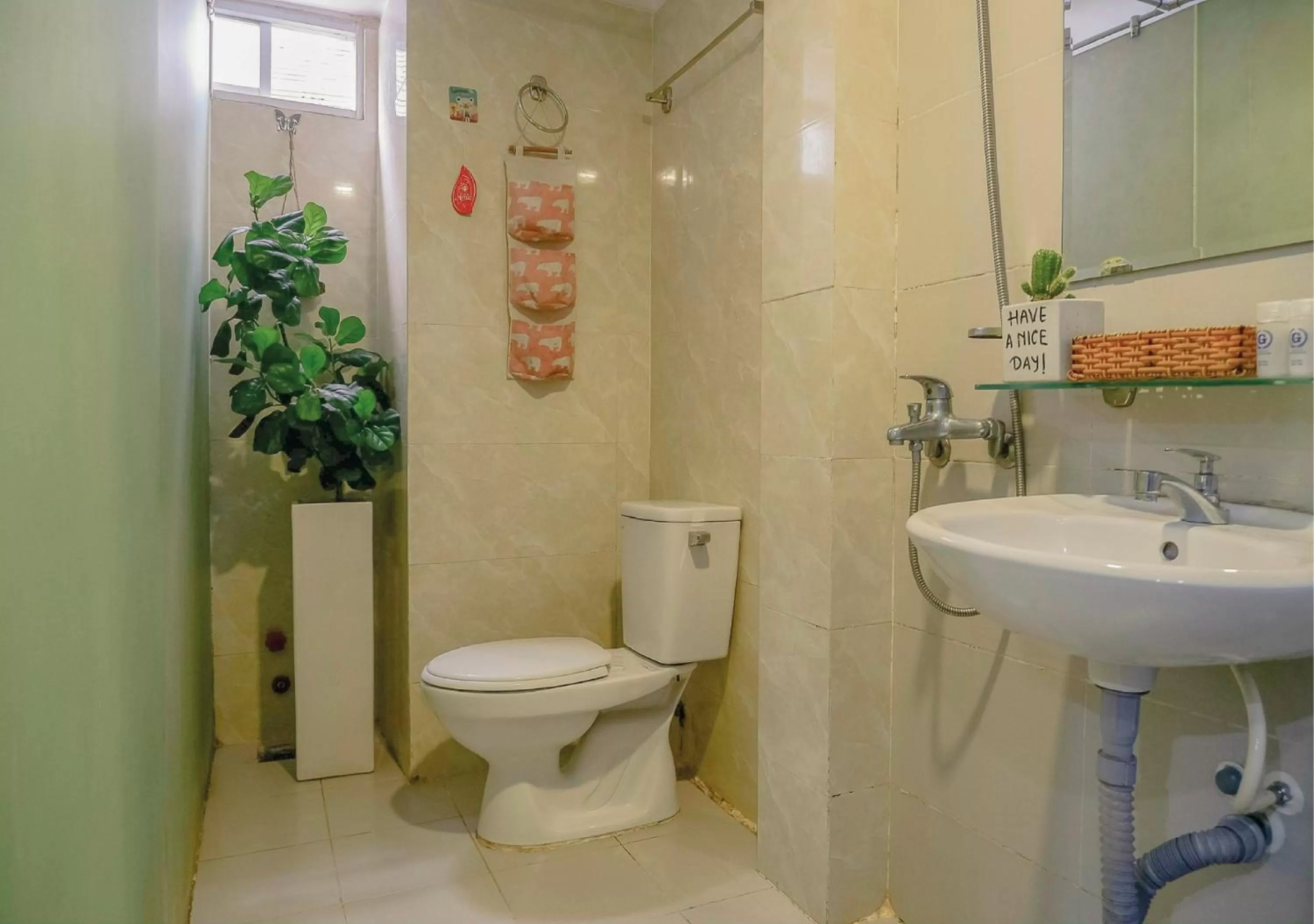 Shower in Galaxy Boutique Sai Gon Central Hotel