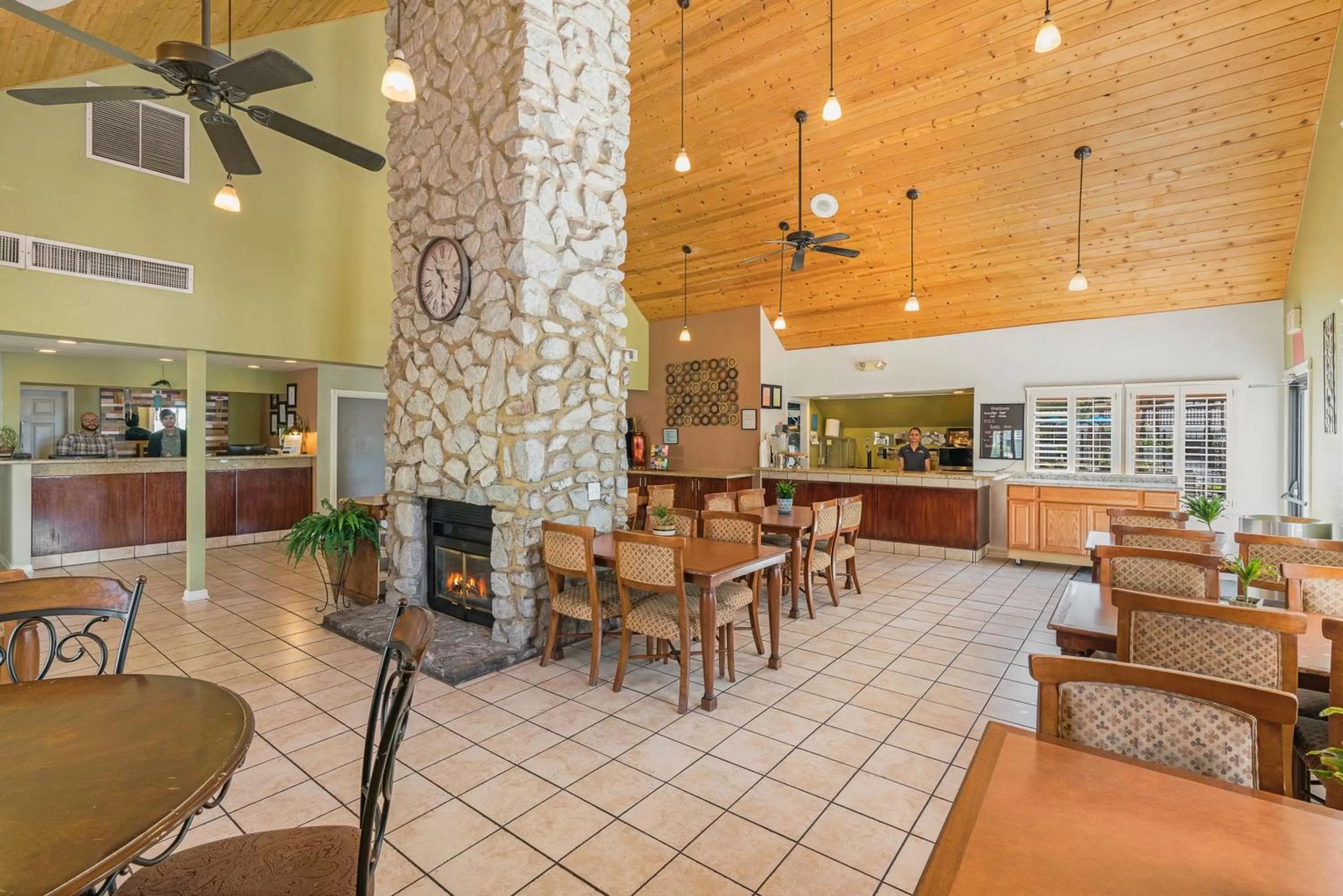 Lobby or reception in Chase Suite El Paso