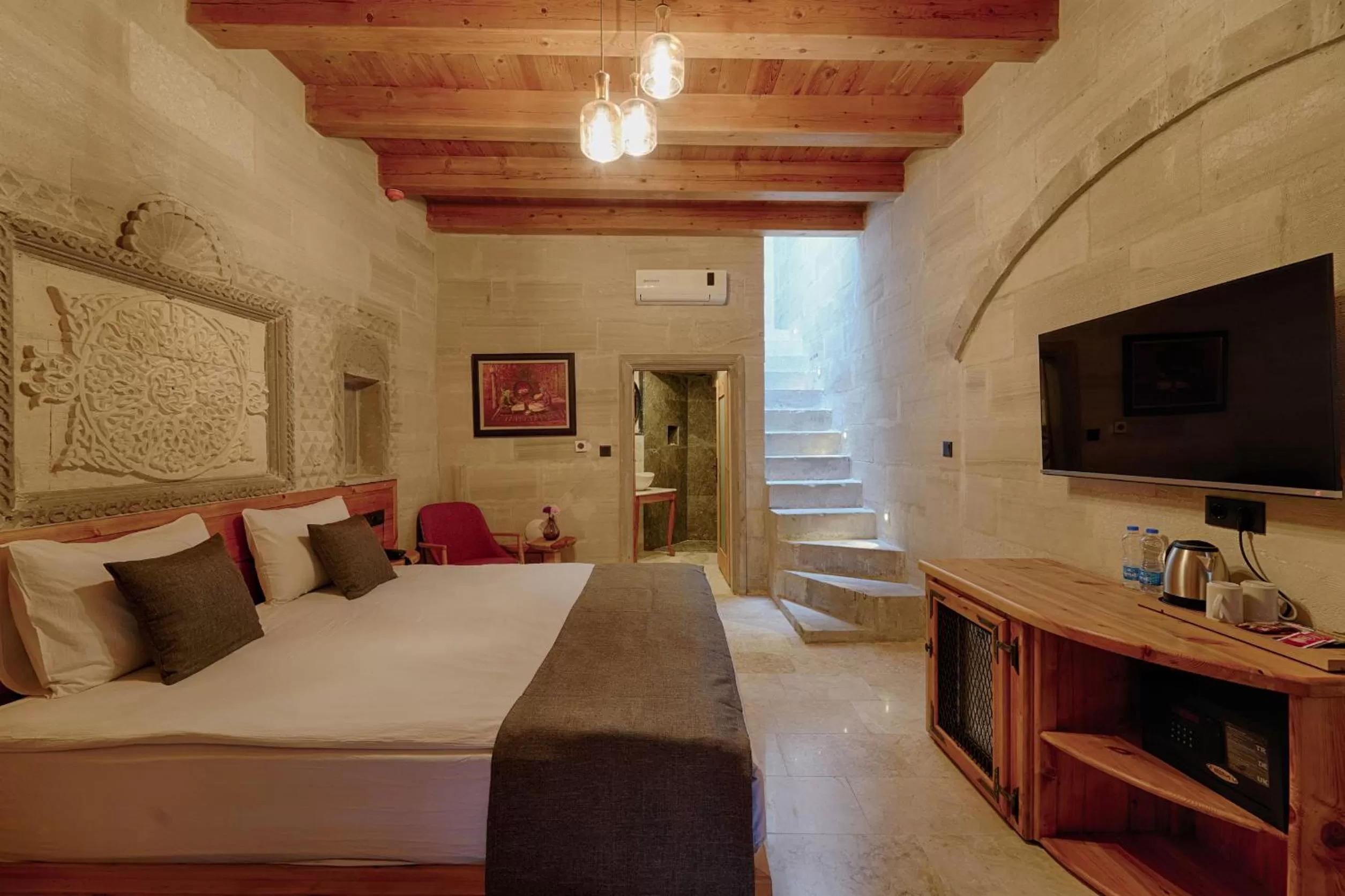 Photo of the whole room in Concept Cave House