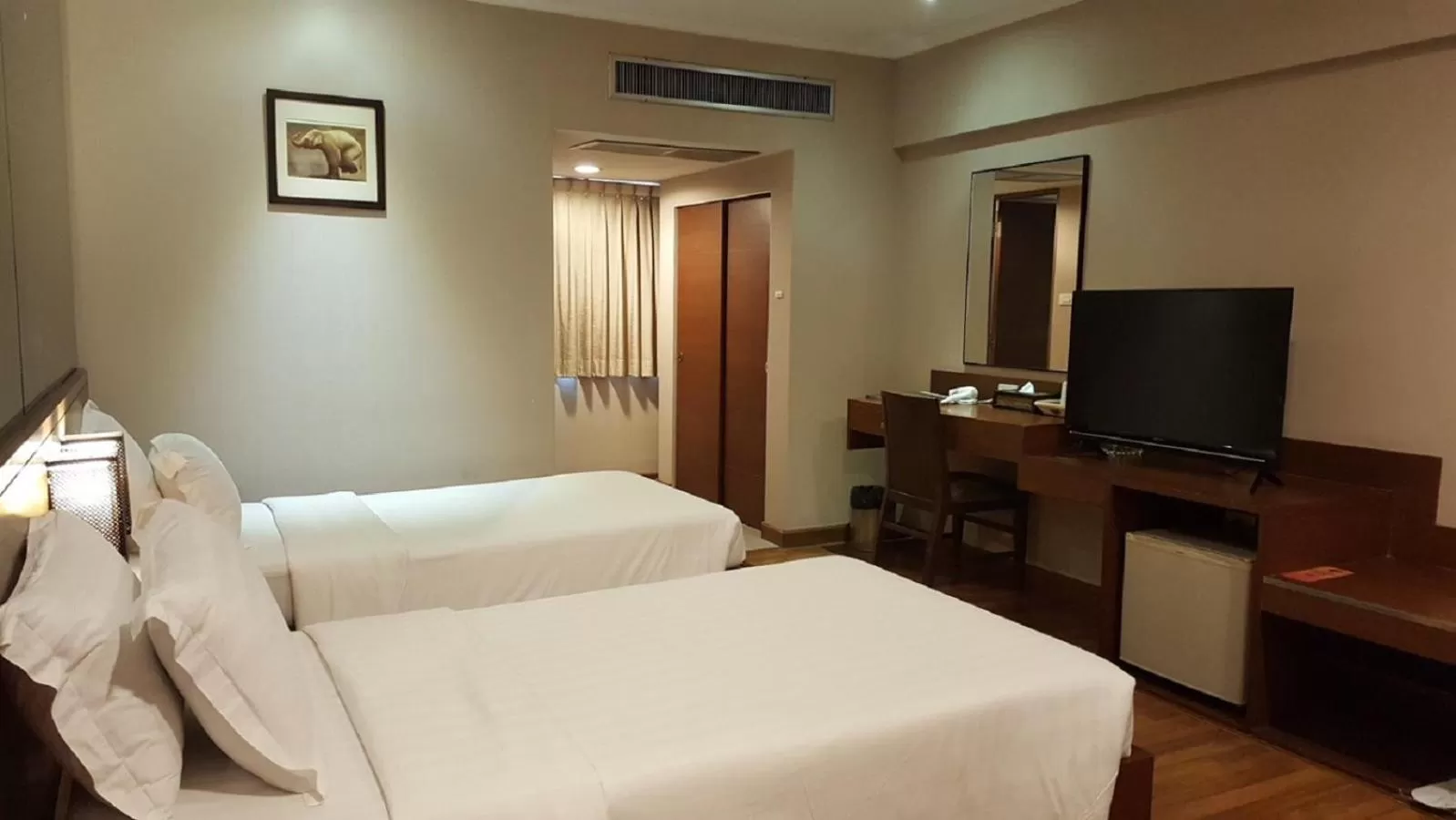 Bed in S.D. Avenue Hotel