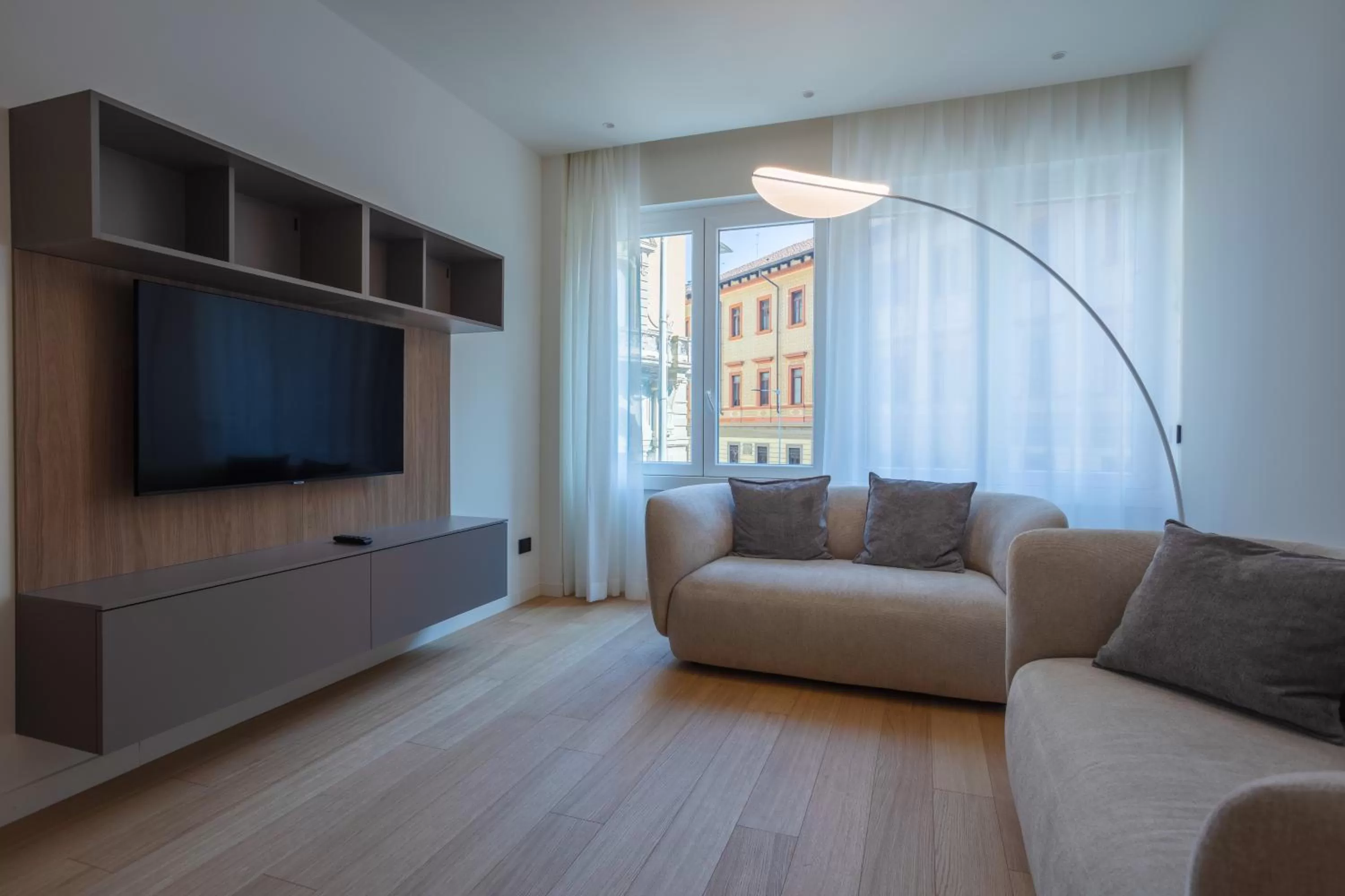Communal lounge/ TV room in Sant'Ambrogio Apartments, Reception h24